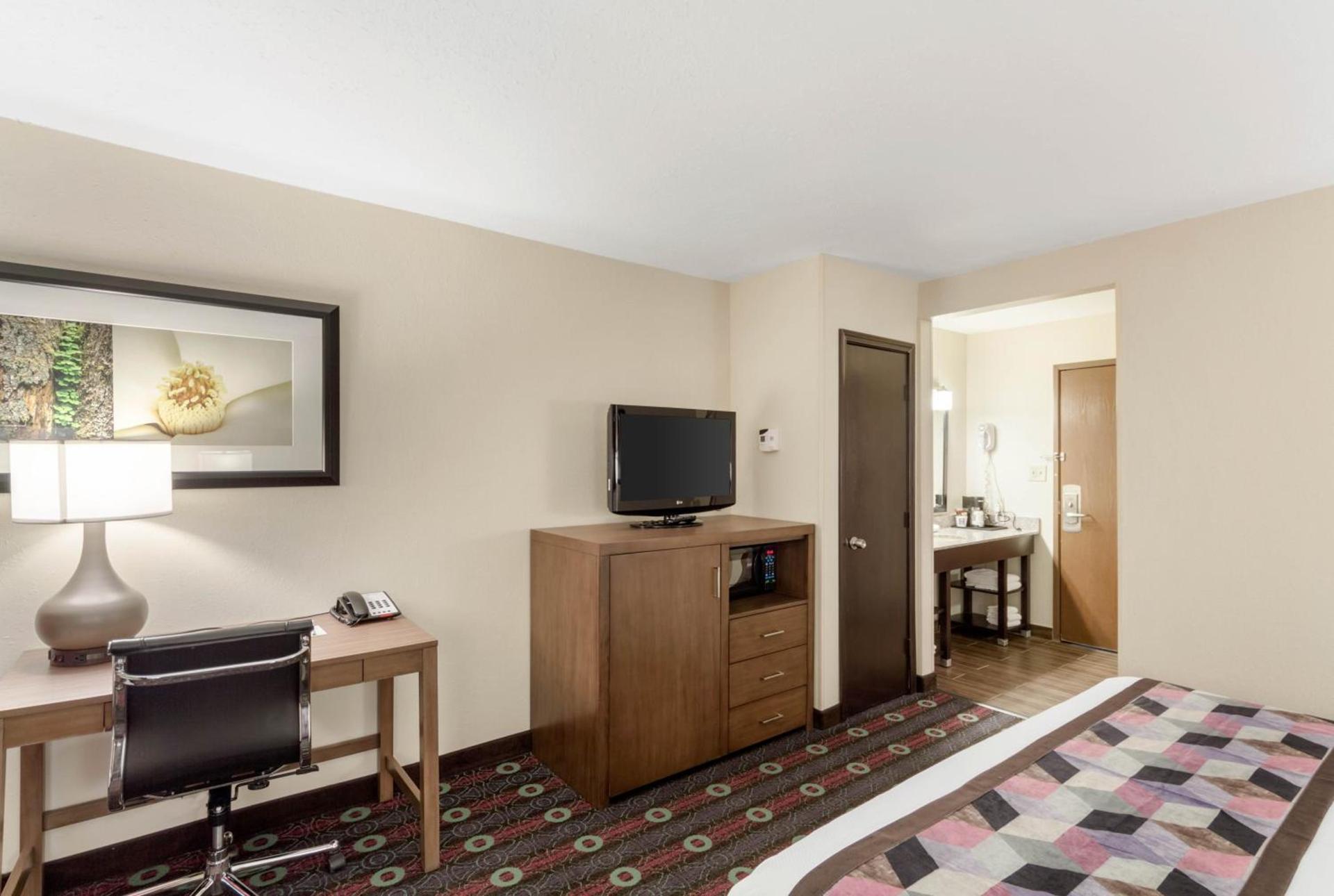 Comfort Inn Tulsa Midtown photo 85