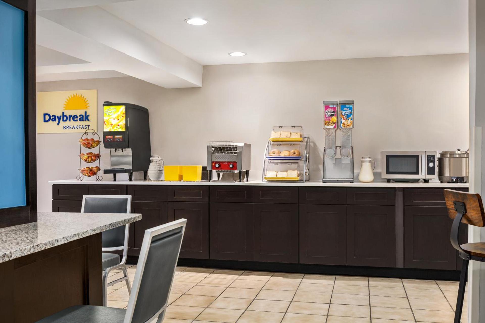 Days Inn by Wyndham Philadelphia Convention Center photo 6
