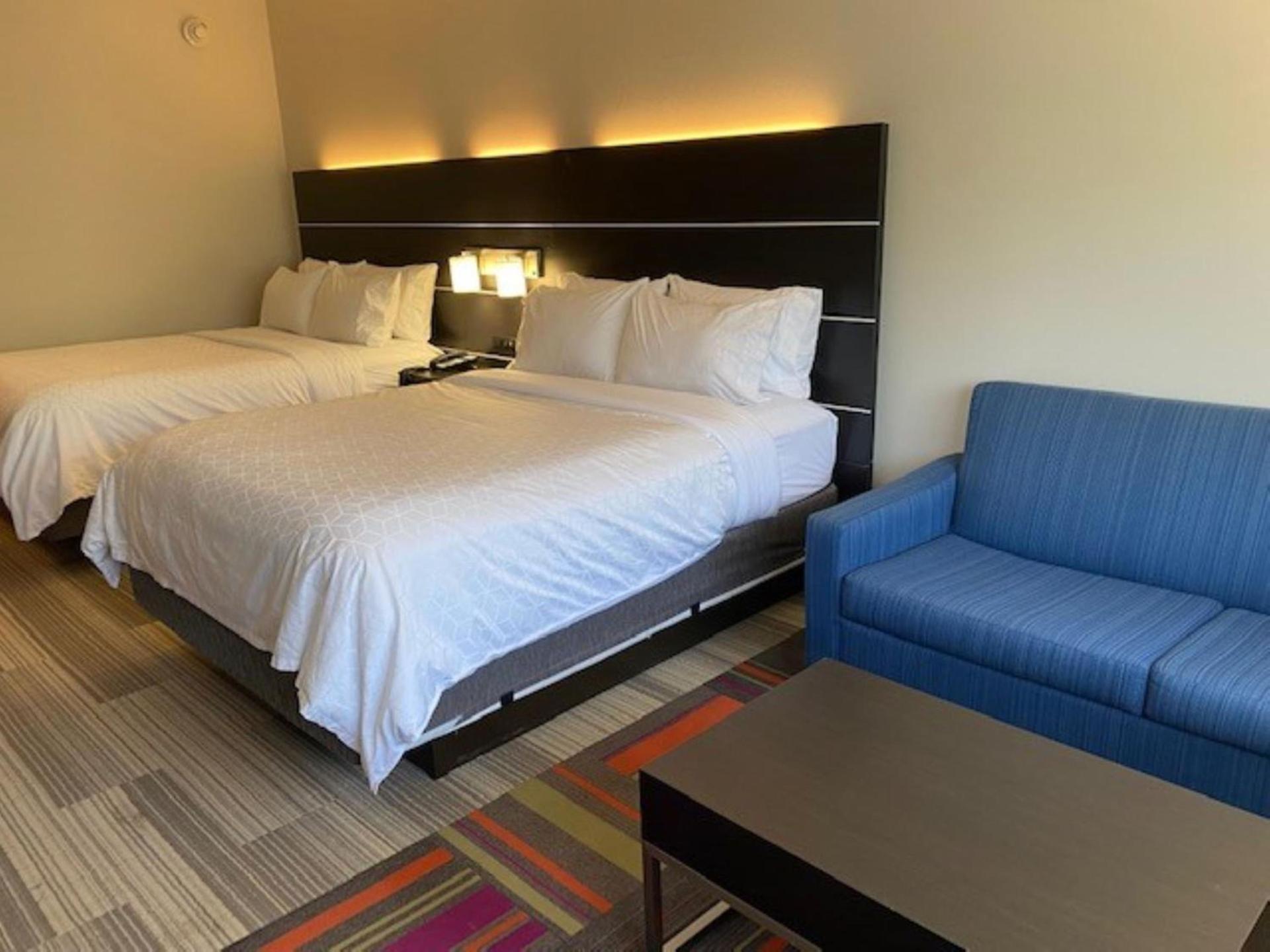Holiday Inn Express & Suites Warrensburg North by IHG photo 32