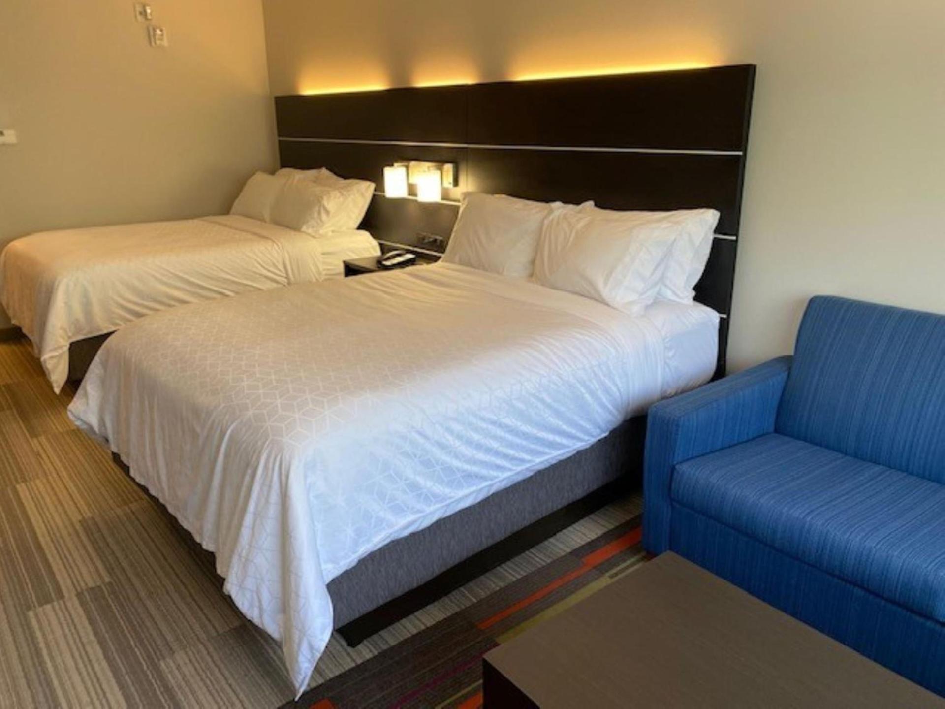 Holiday Inn Express & Suites Warrensburg North by IHG photo 11