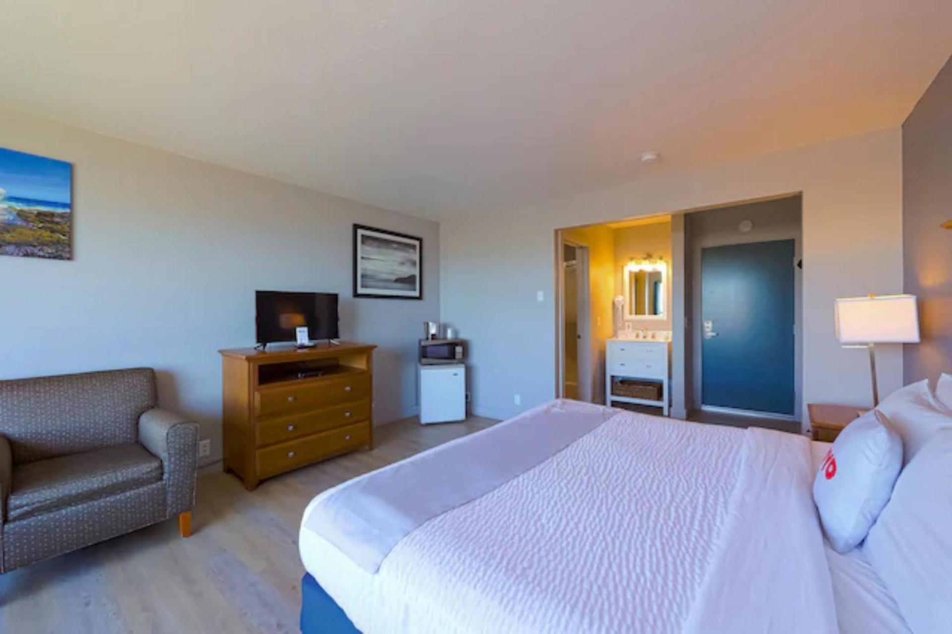 Waves Hotel NYE Beach - Newport OR photo 78