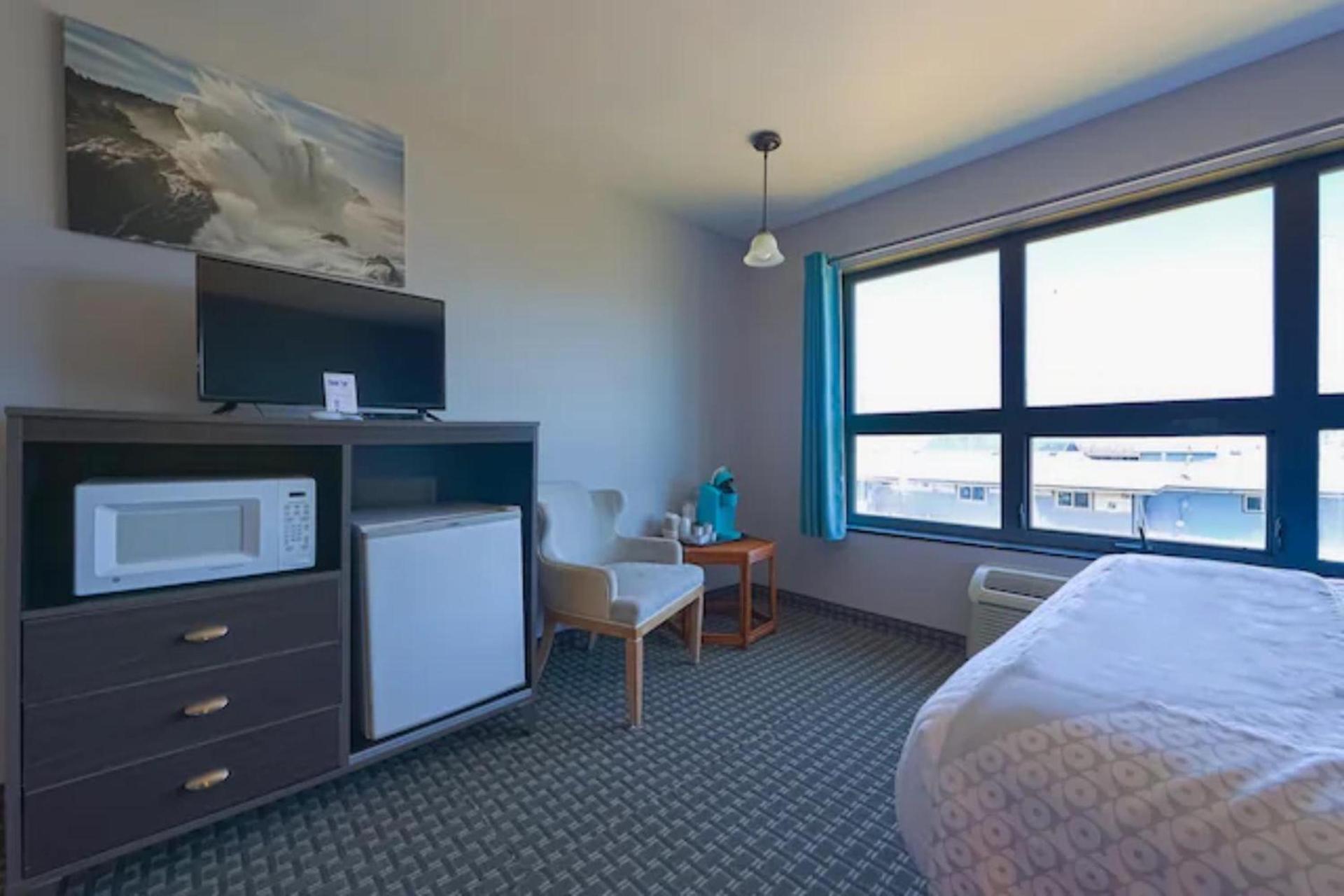 Waves Hotel NYE Beach - Newport OR photo 89