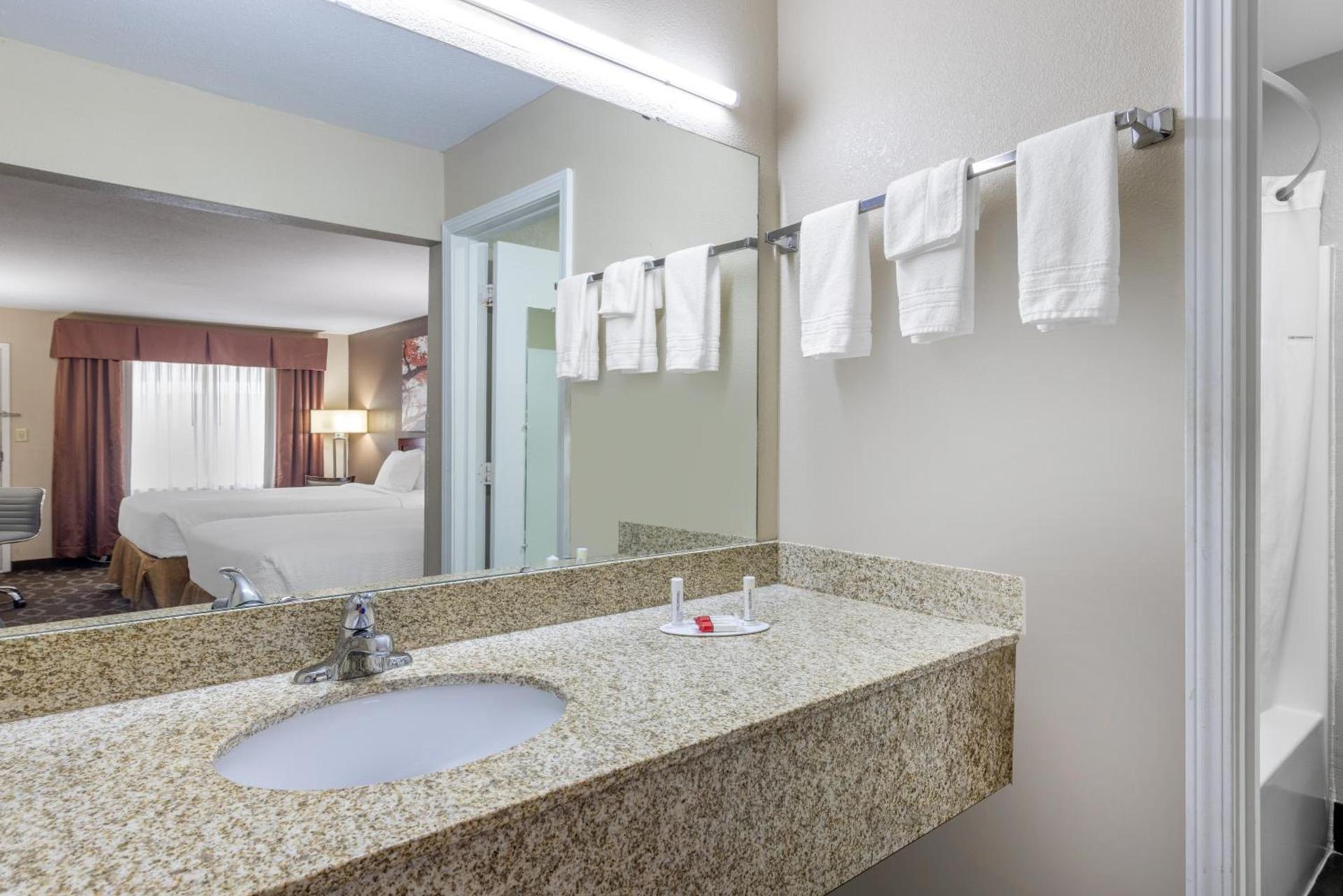 Days Inn by Wyndham St. Robert Waynesville/Ft. Leonard Wood photo 12