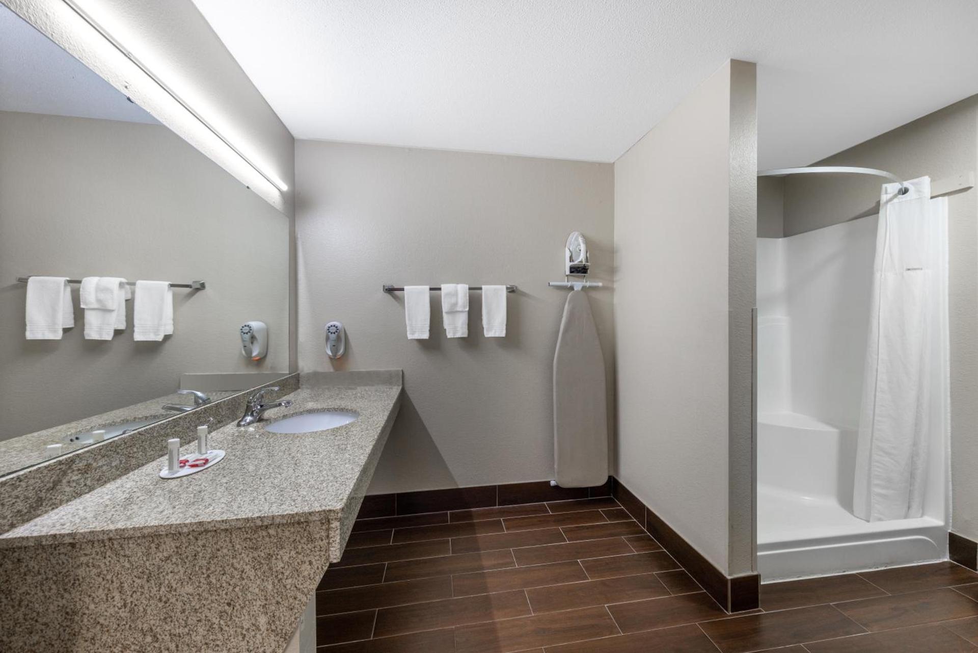 Days Inn by Wyndham St. Robert Waynesville/Ft. Leonard Wood photo 24