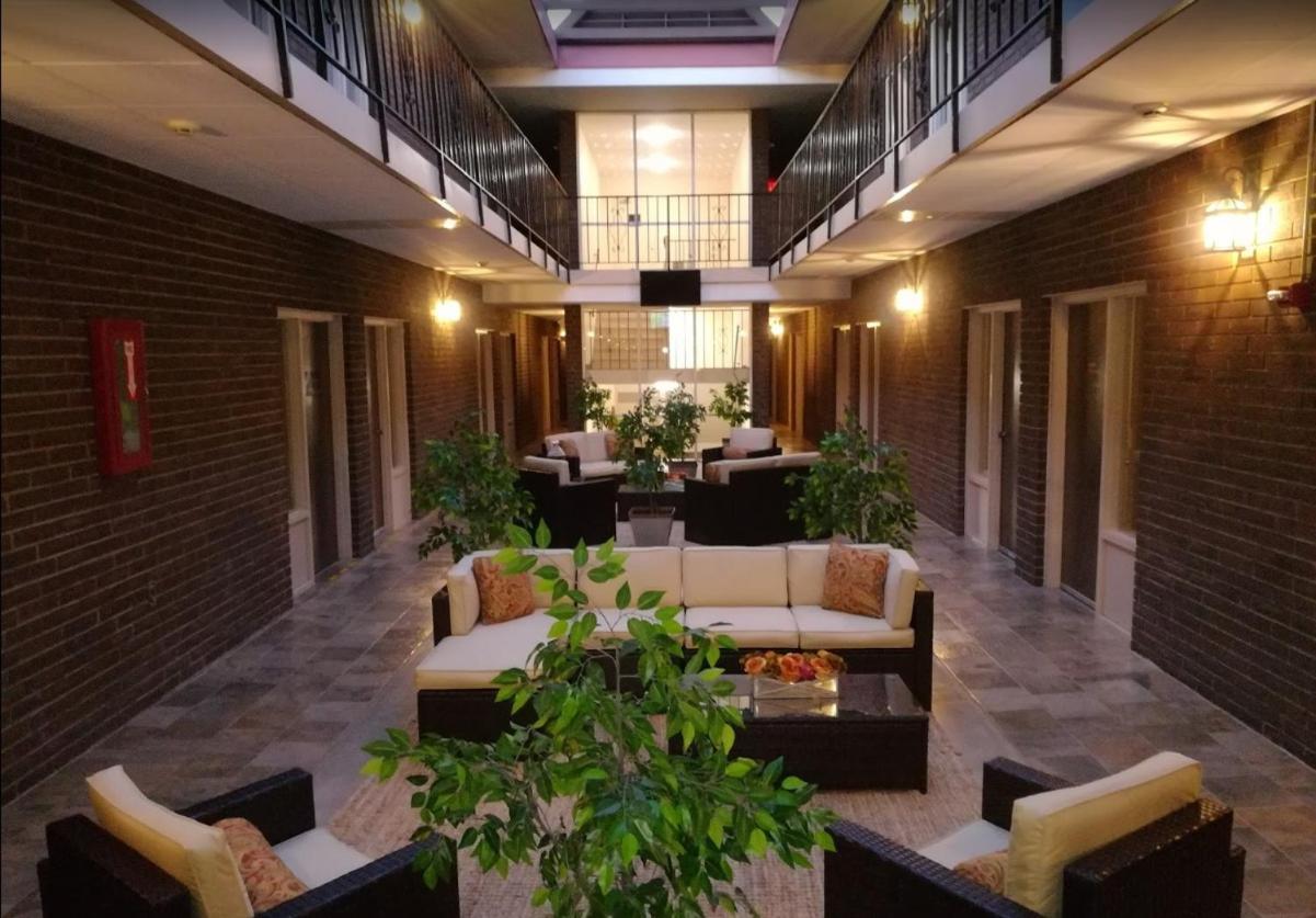 The Stables Inn & Suites photo 2