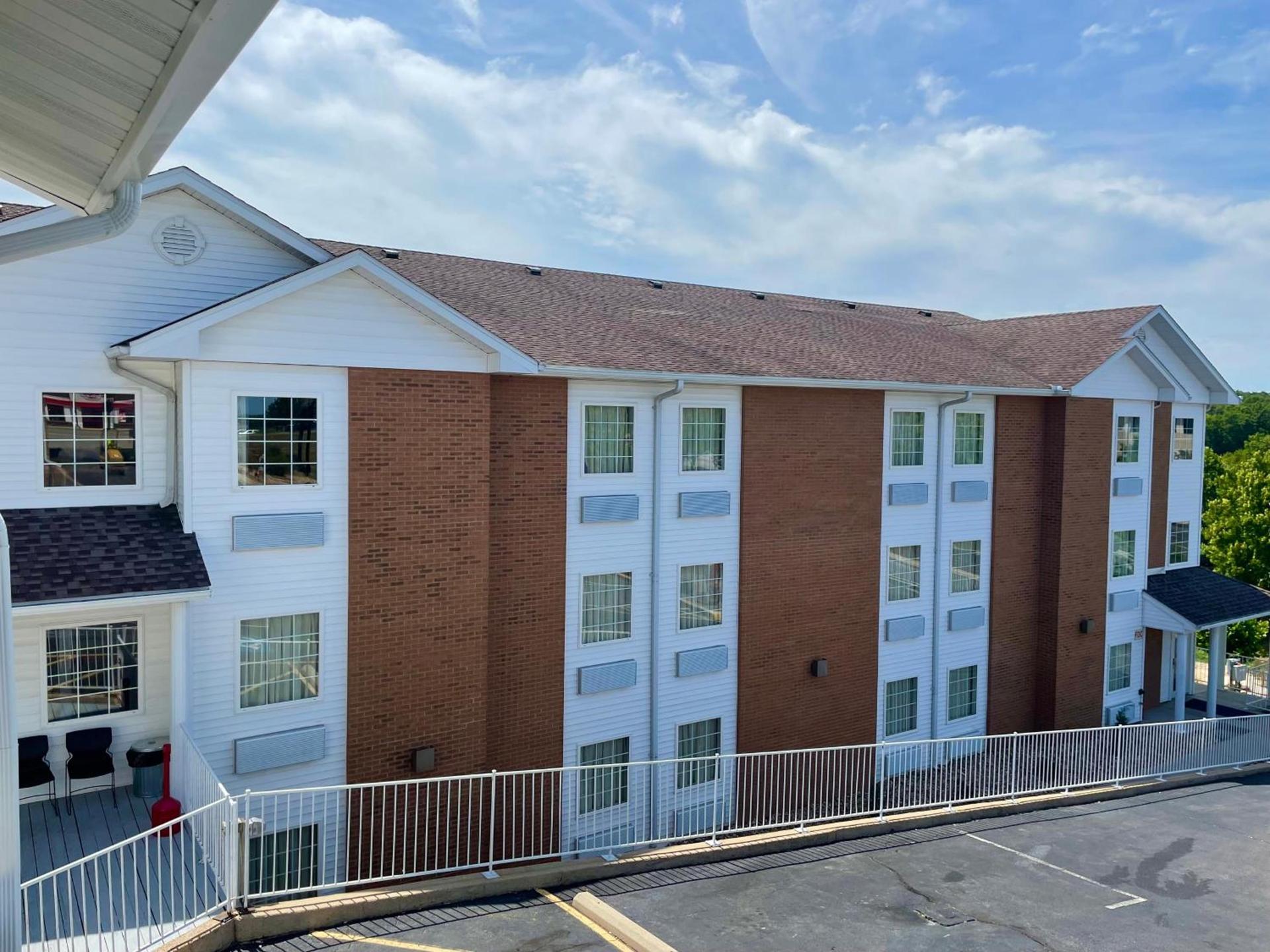 Schmidt's Creek Hotel photo 4