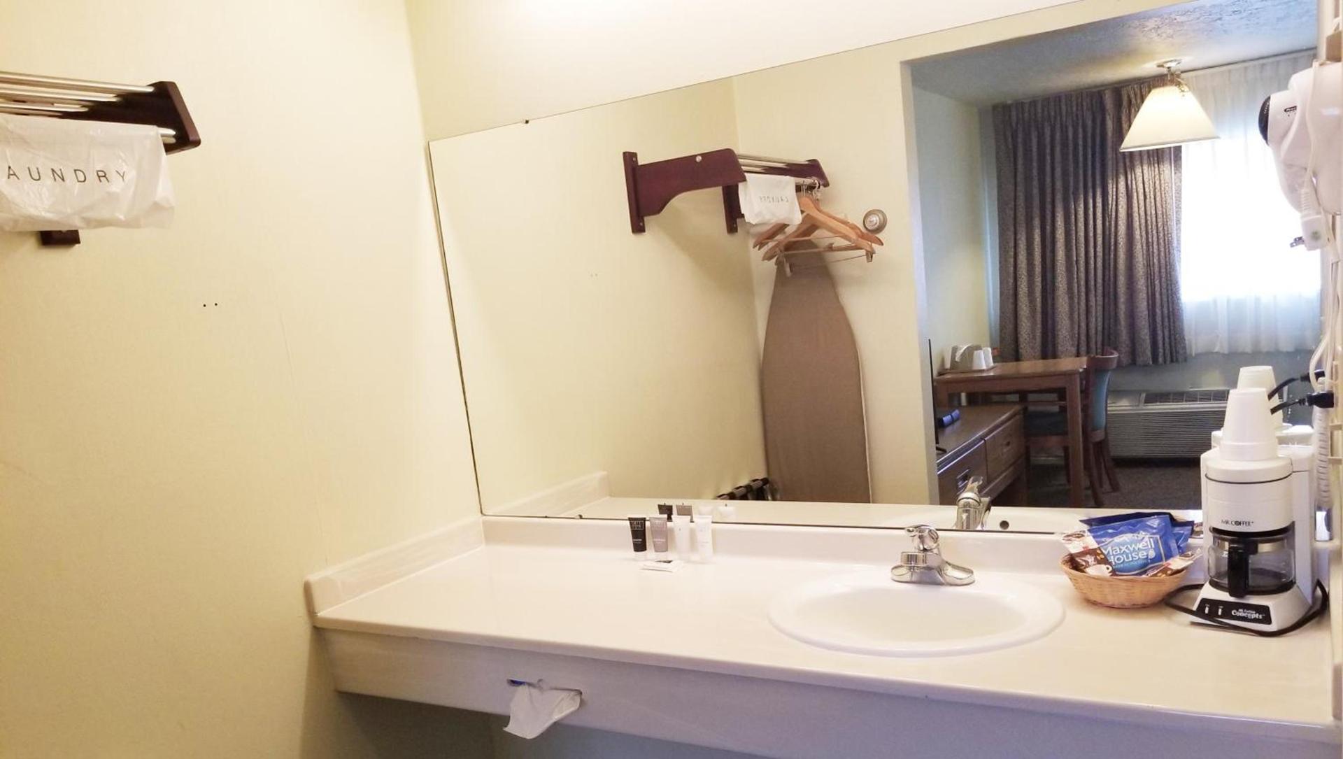 Magnuson Hotel Ely photo 21