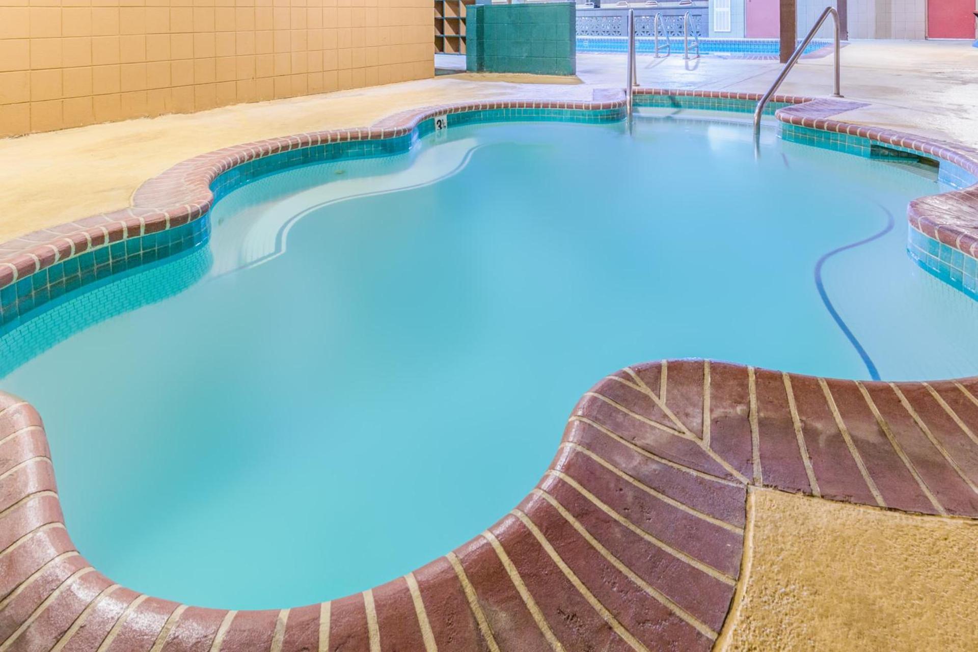 Days Inn by Wyndham Black Bear photo 14