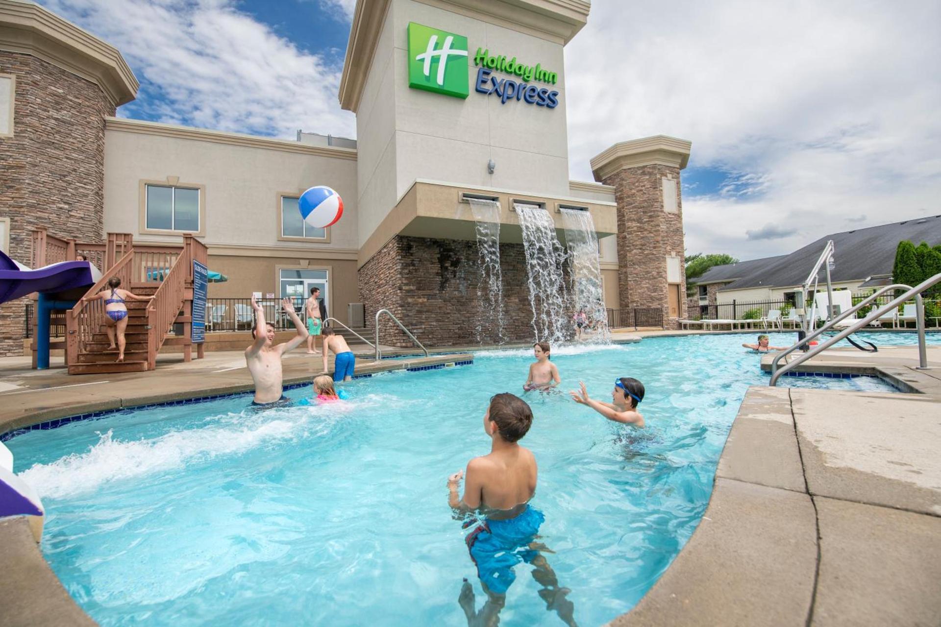 Holiday Inn Express Wisconsin Dells by IHG photo 2
