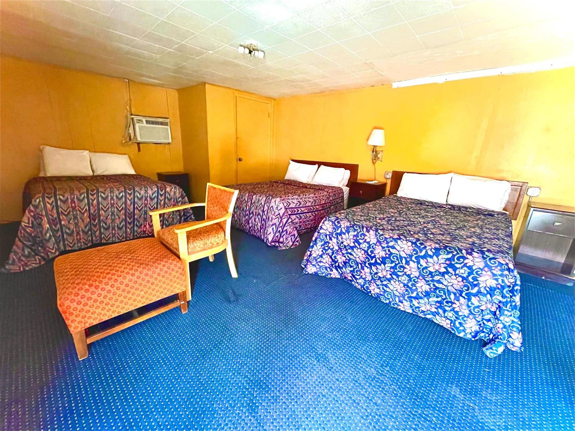Tropic Motel photo 22