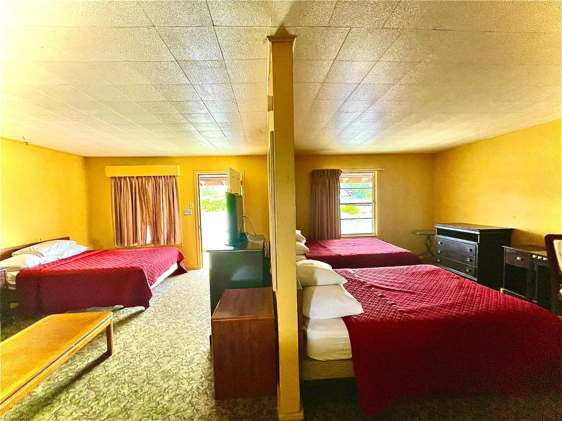 Tropic Motel photo 21