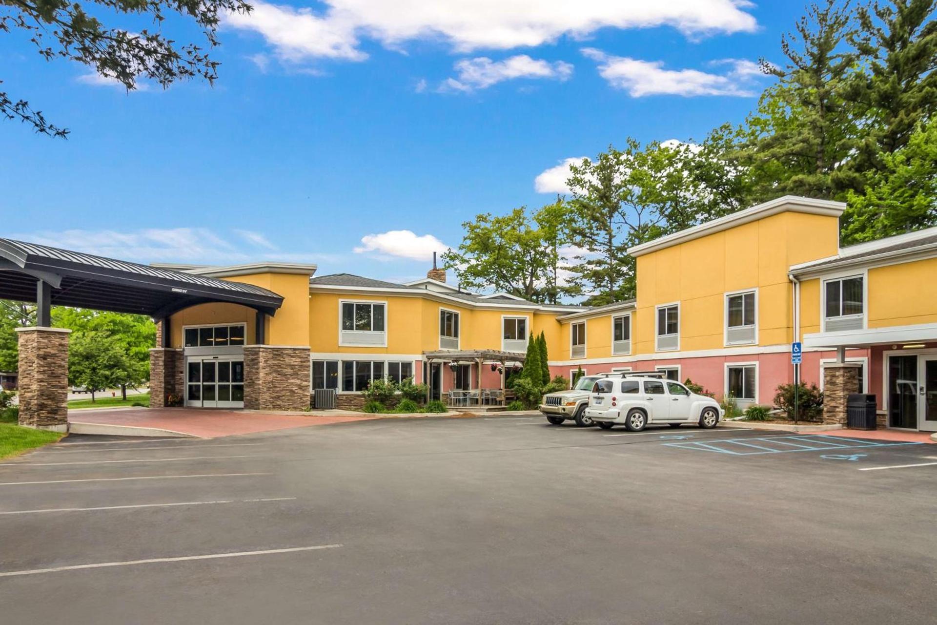 Best Western Plus Traverse City photo 1