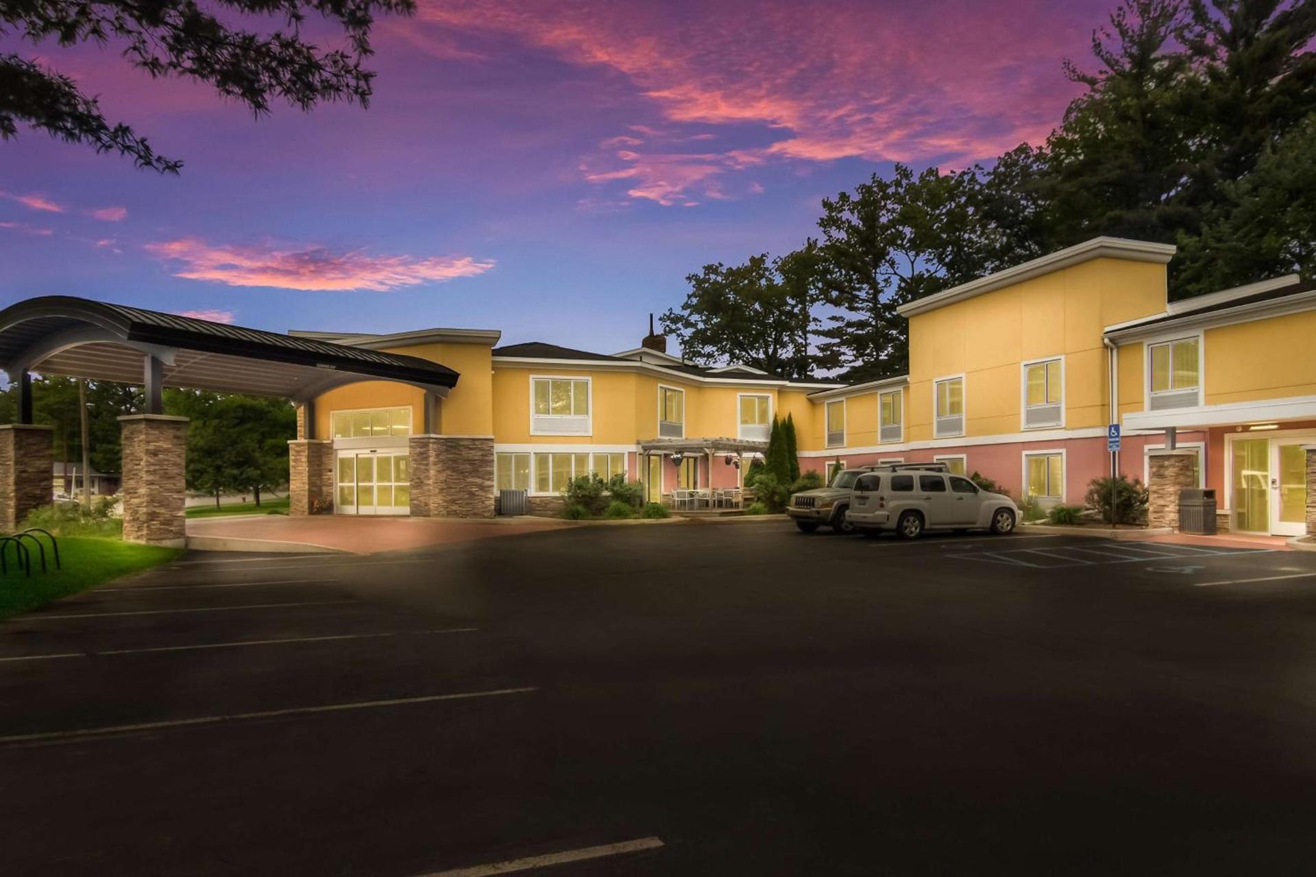 Best Western Plus Traverse City photo 38