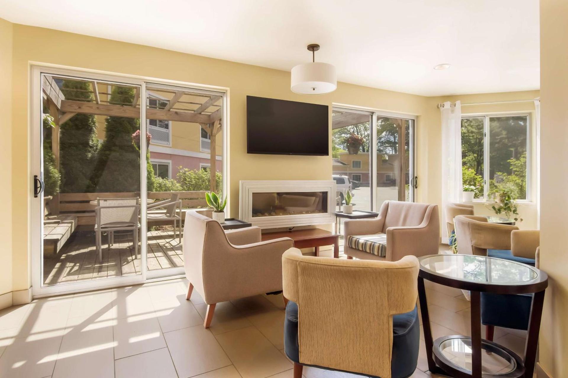 Best Western Plus Traverse City photo 37