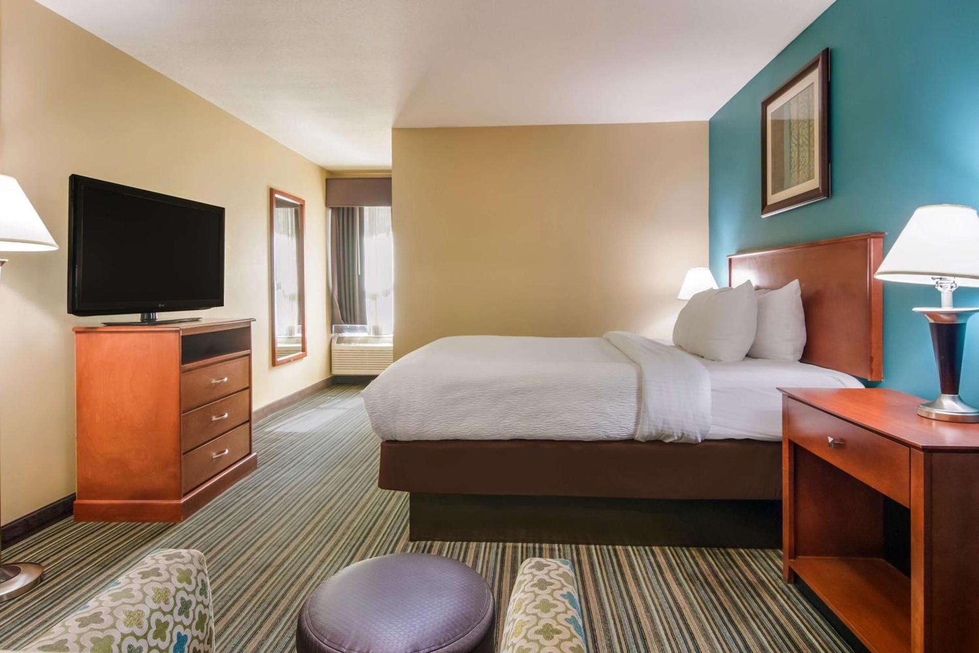 Best Western Plus Traverse City photo 11