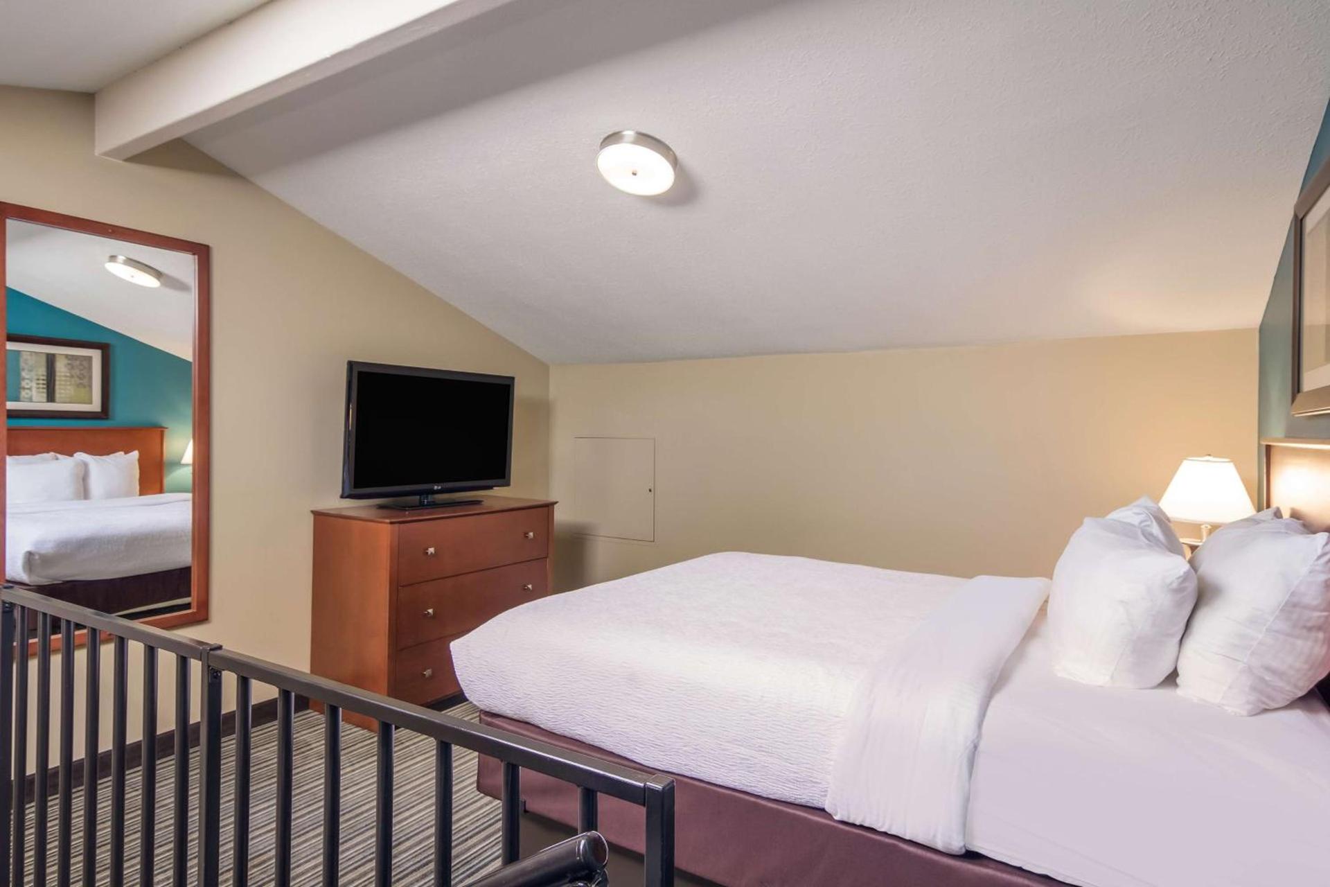 Best Western Plus Traverse City photo 14