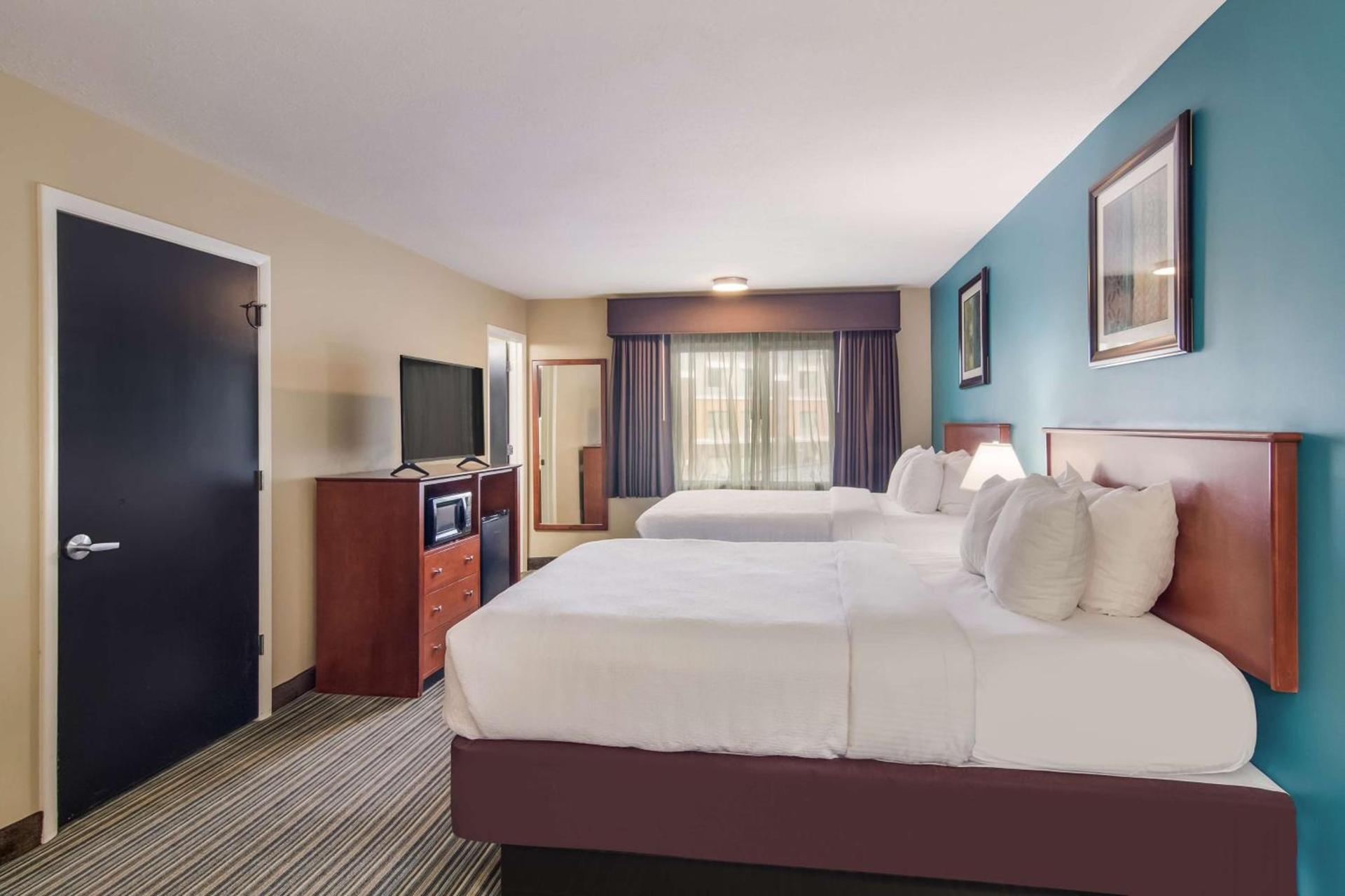 Best Western Plus Traverse City photo 10
