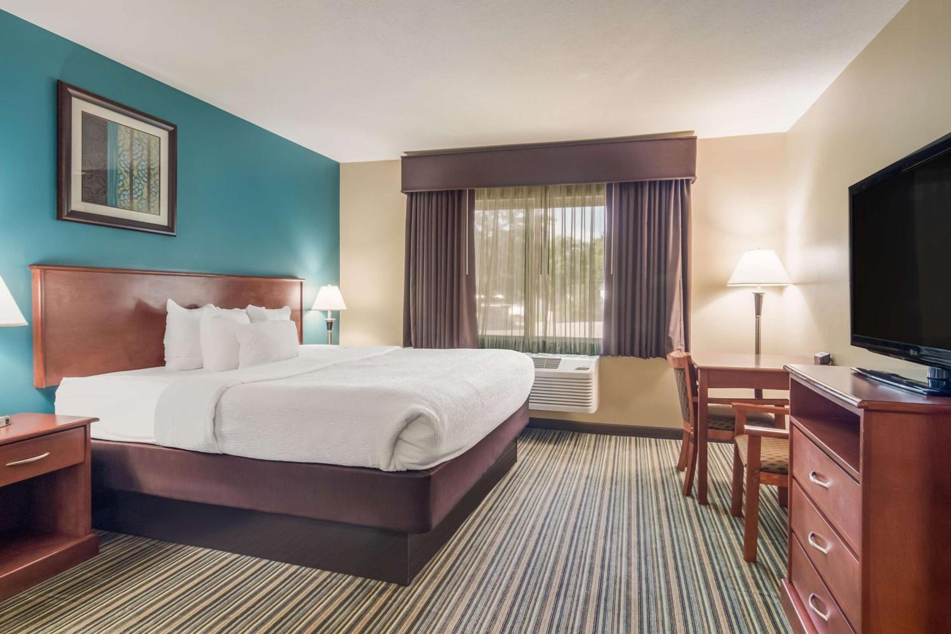 Best Western Plus Traverse City photo 19