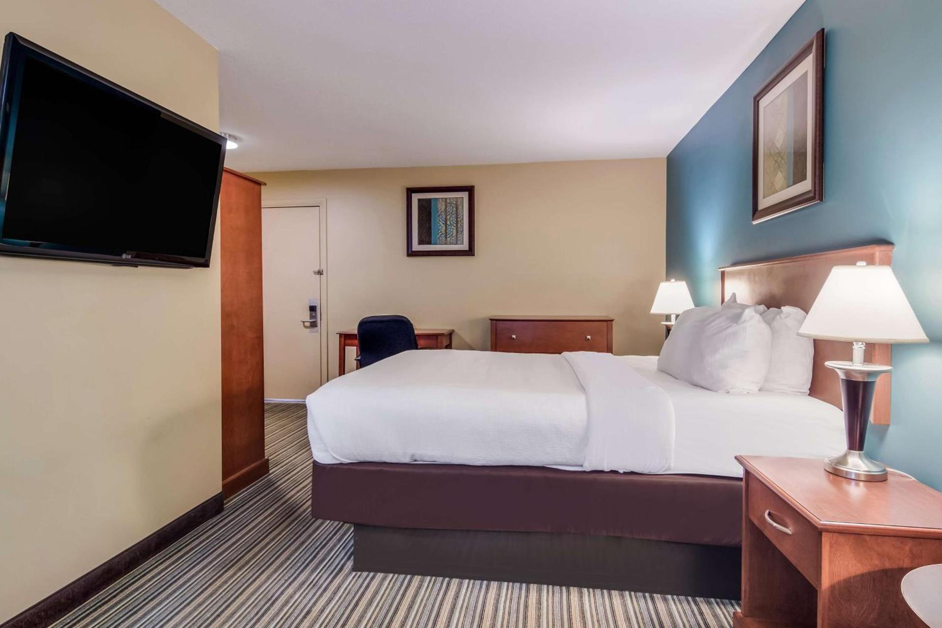 Best Western Plus Traverse City photo 22
