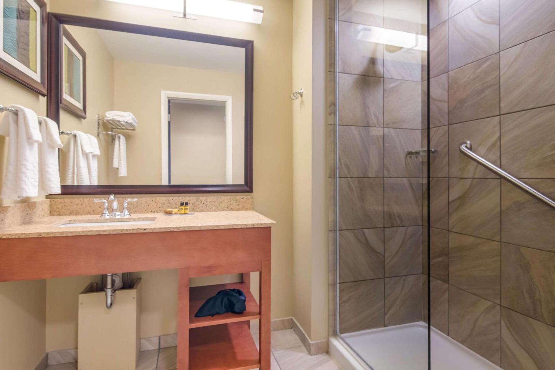 Best Western Plus Traverse City photo 26