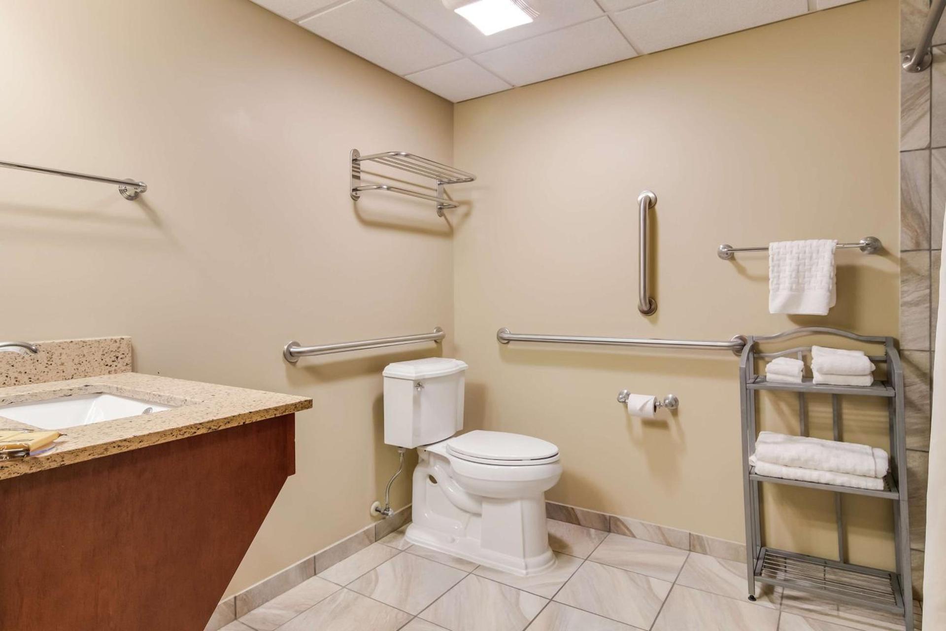 Best Western Plus Traverse City photo 29