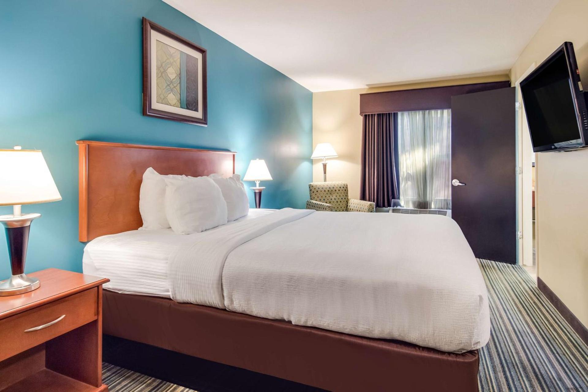 Best Western Plus Traverse City photo 9
