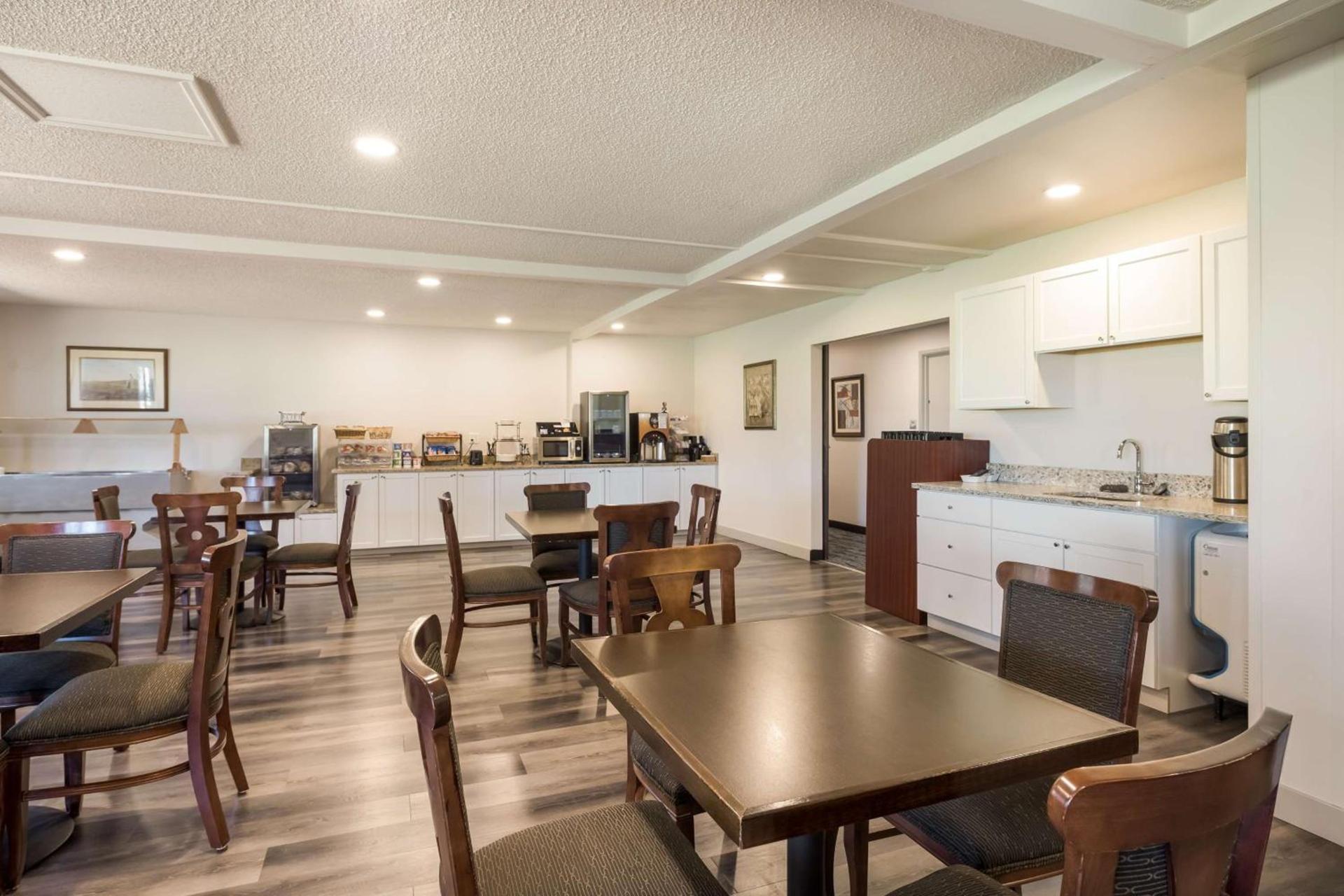SureStay Hotel by Best Western Thomson photo 6