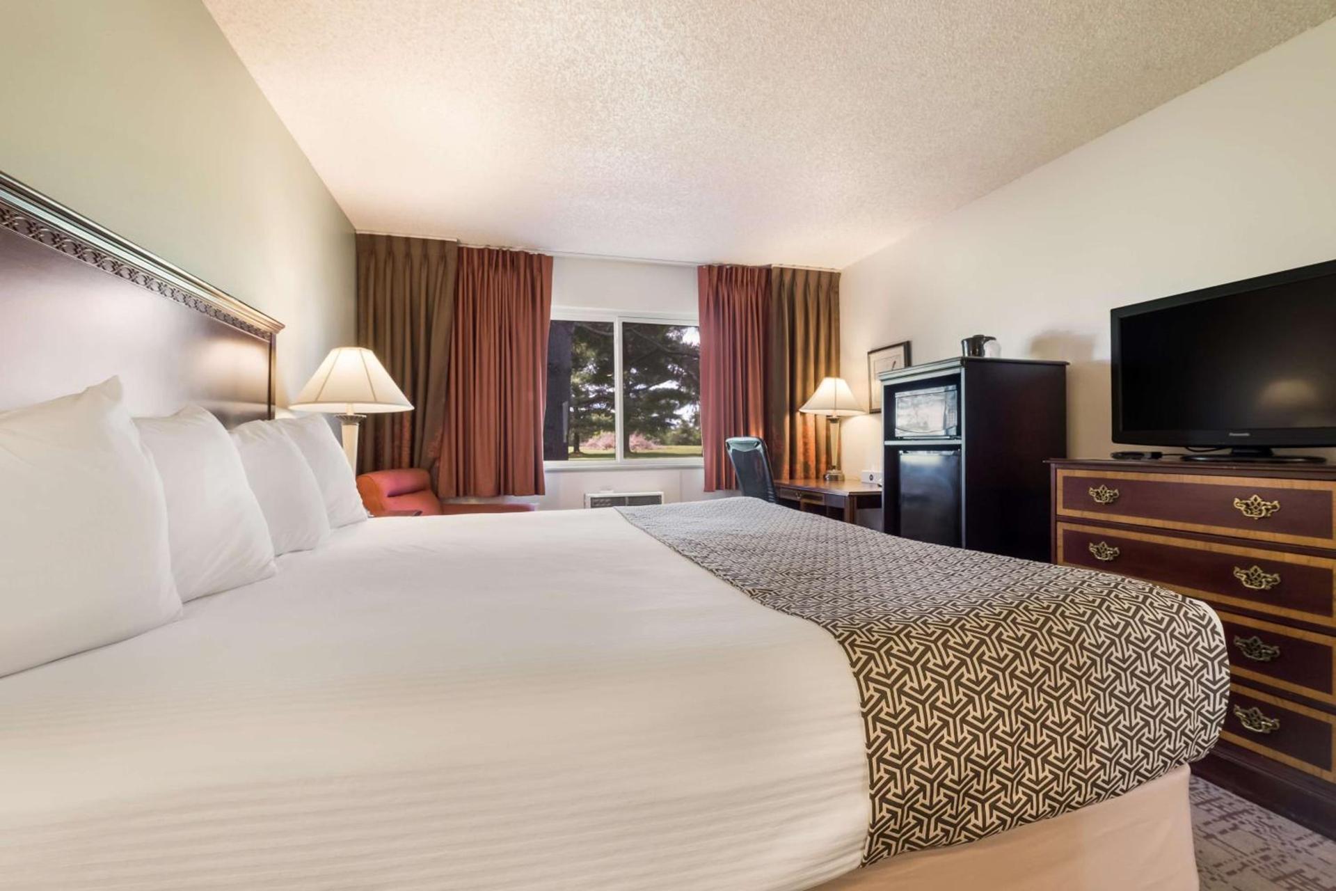 SureStay Hotel by Best Western Thomson photo 18