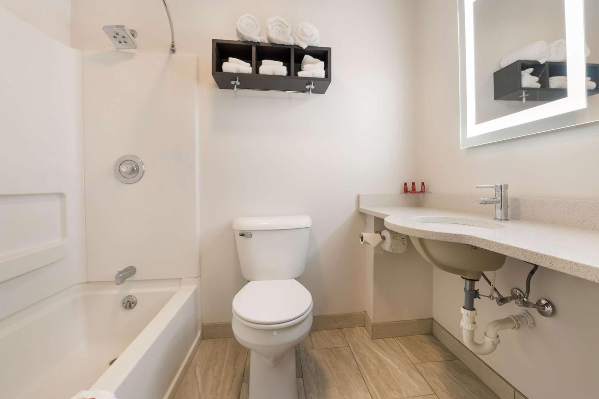 SureStay Hotel by Best Western Thomson photo 24