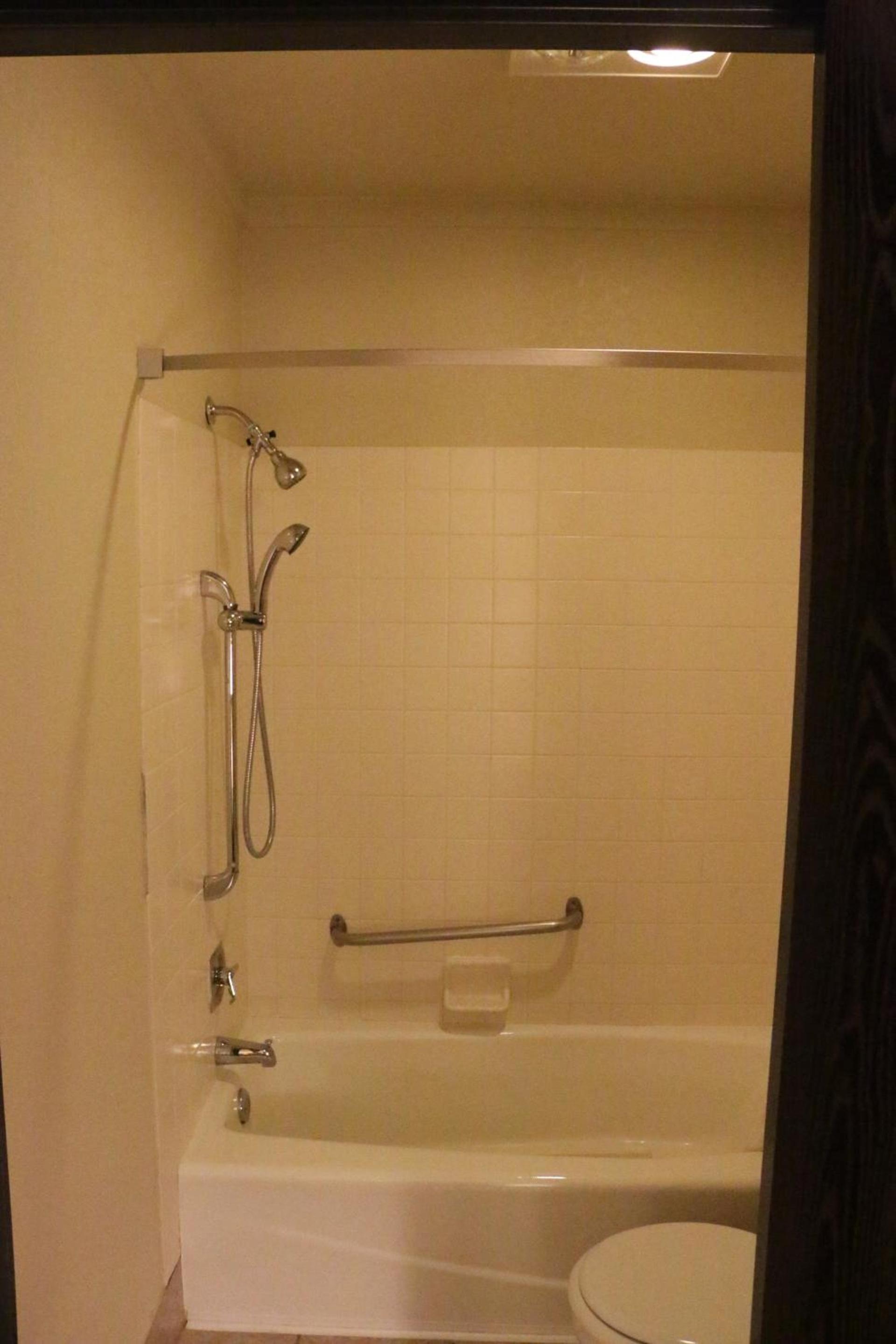Super 8 by Wyndham Windsor/Madison North photo 22