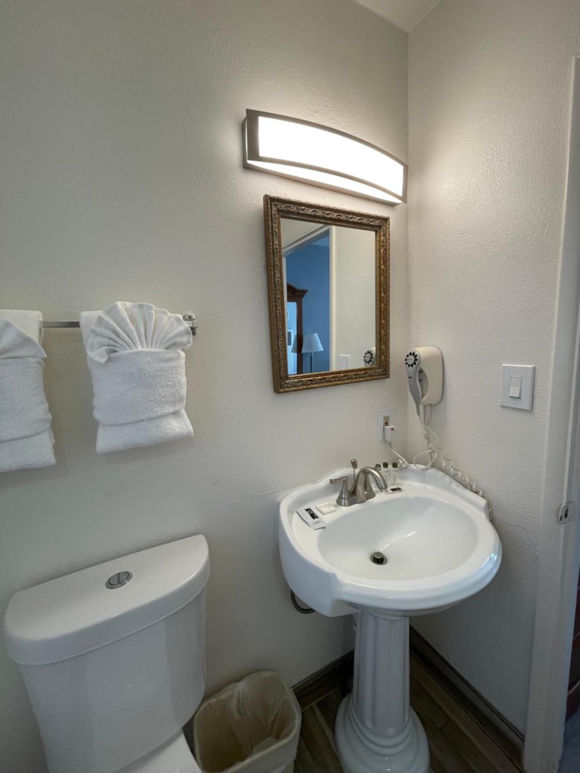 The Palomar Inn photo 34