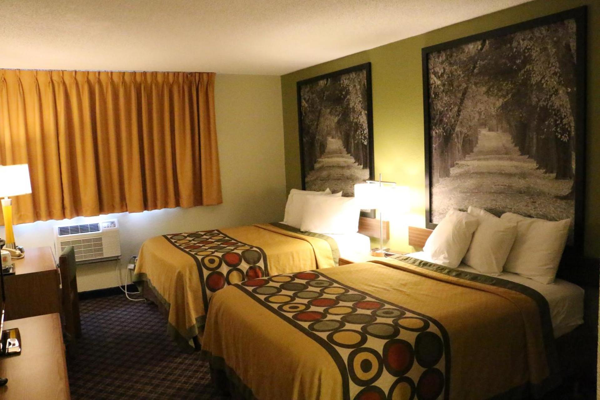 Super 8 by Wyndham Windsor/Madison North photo 19