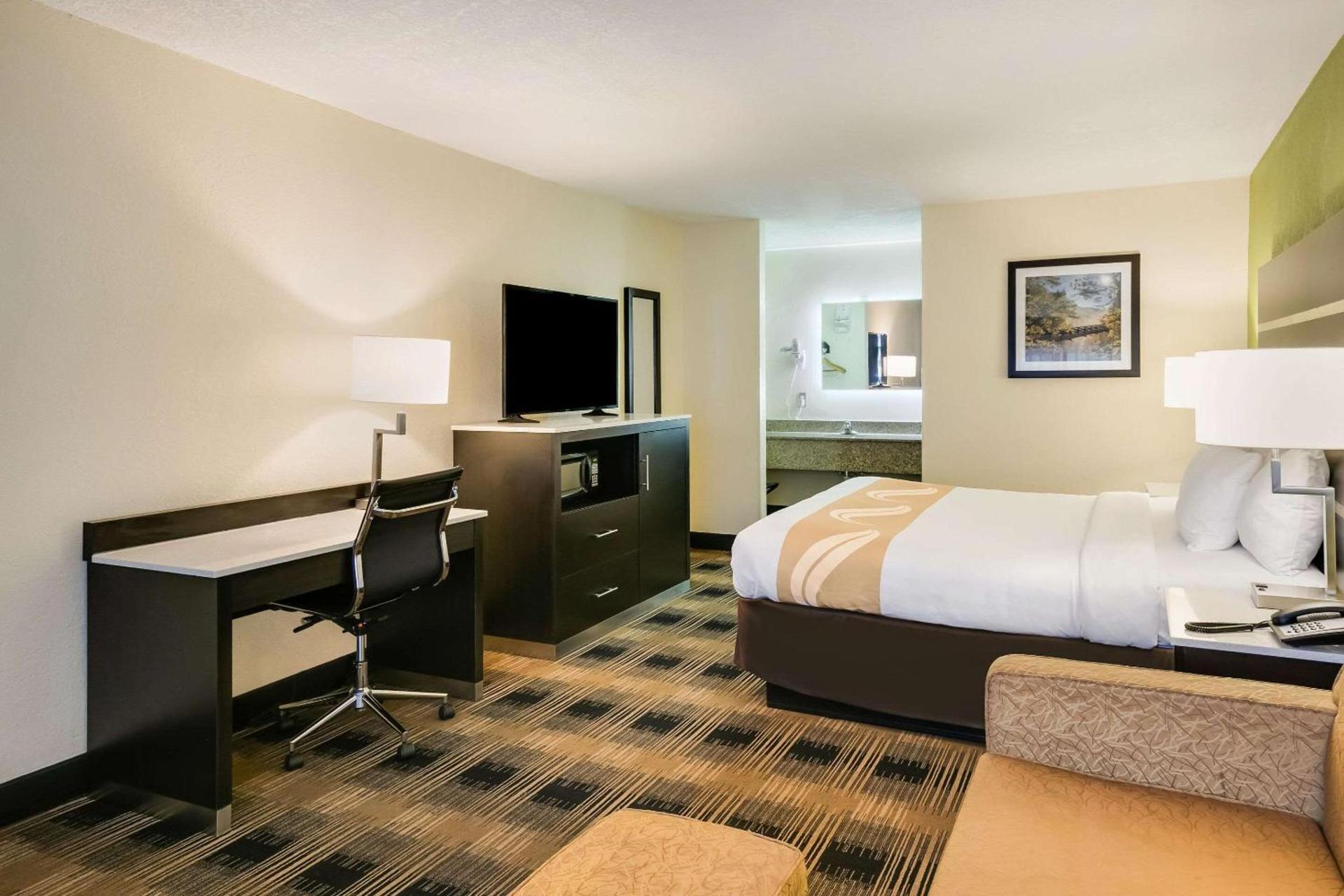 Quality Inn & Suites Mt Chalet photo 8