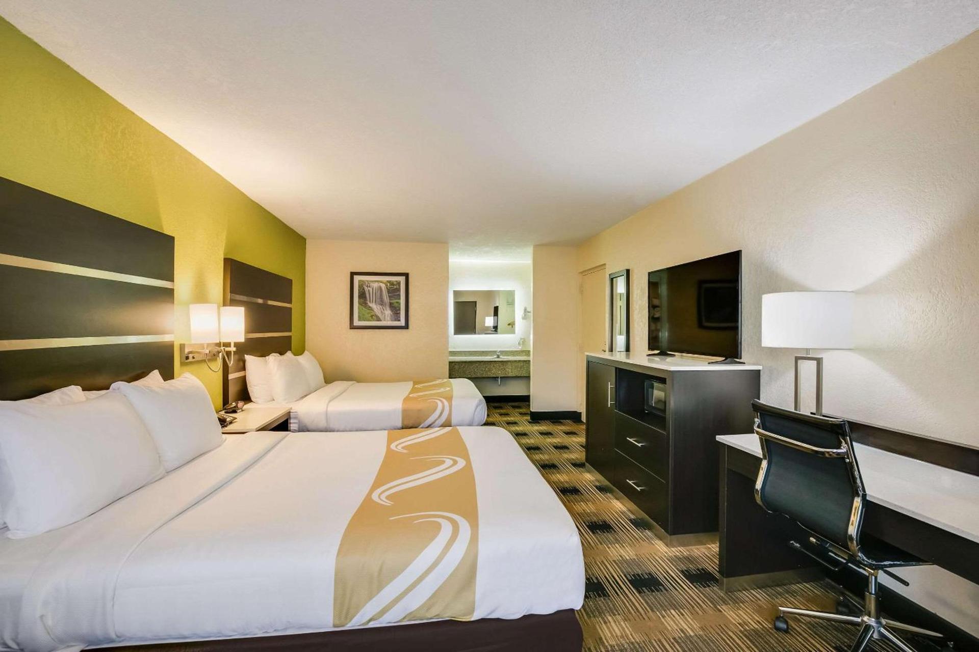 Quality Inn & Suites Mt Chalet photo 10