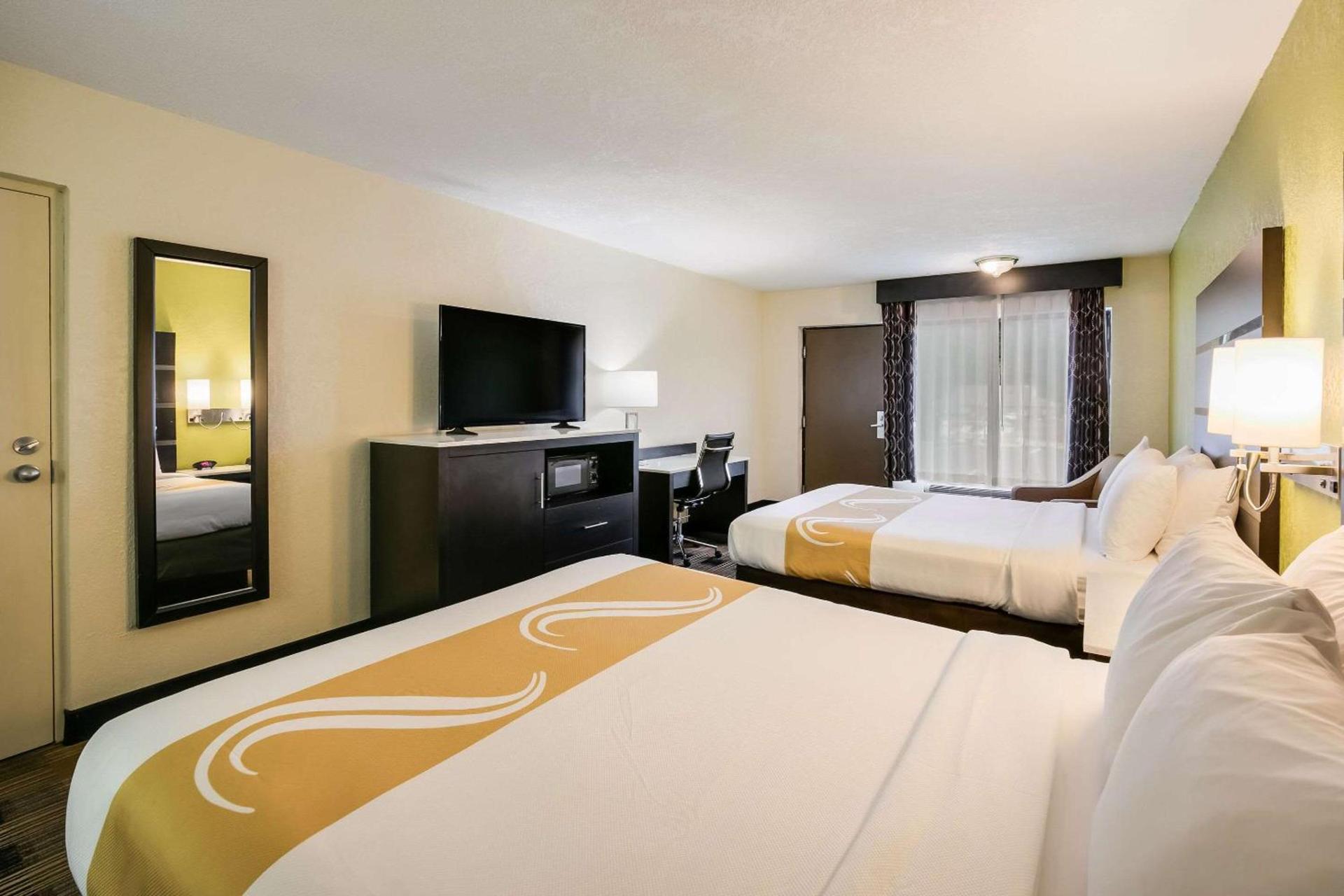 Quality Inn & Suites Mt Chalet photo 12