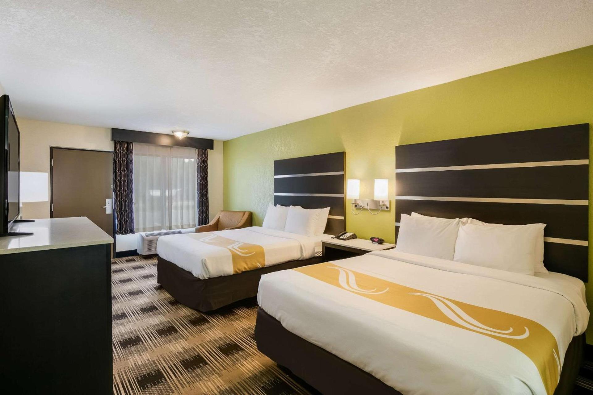 Quality Inn & Suites Mt Chalet photo 11