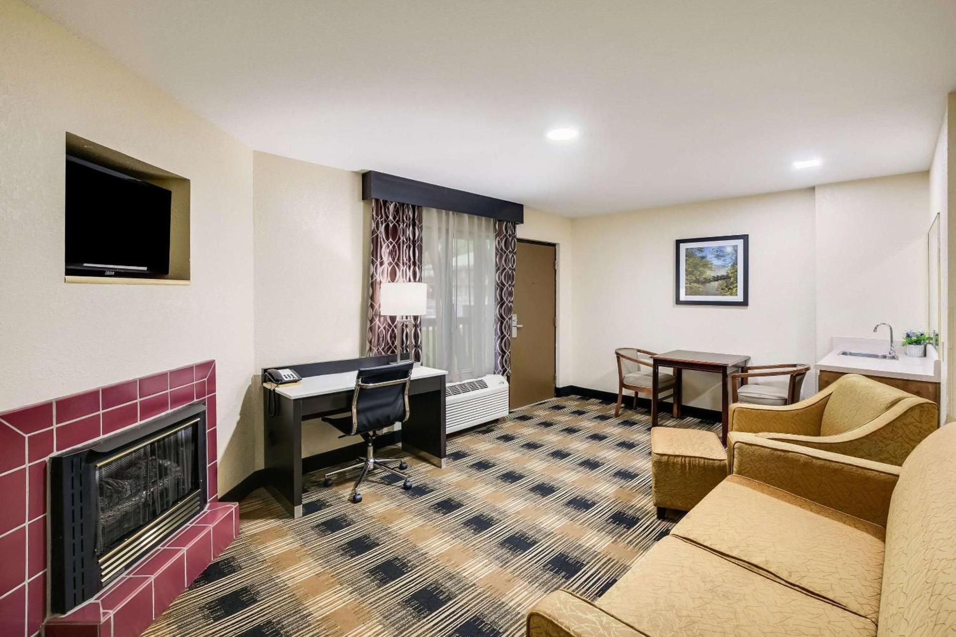 Quality Inn & Suites Mt Chalet photo 17