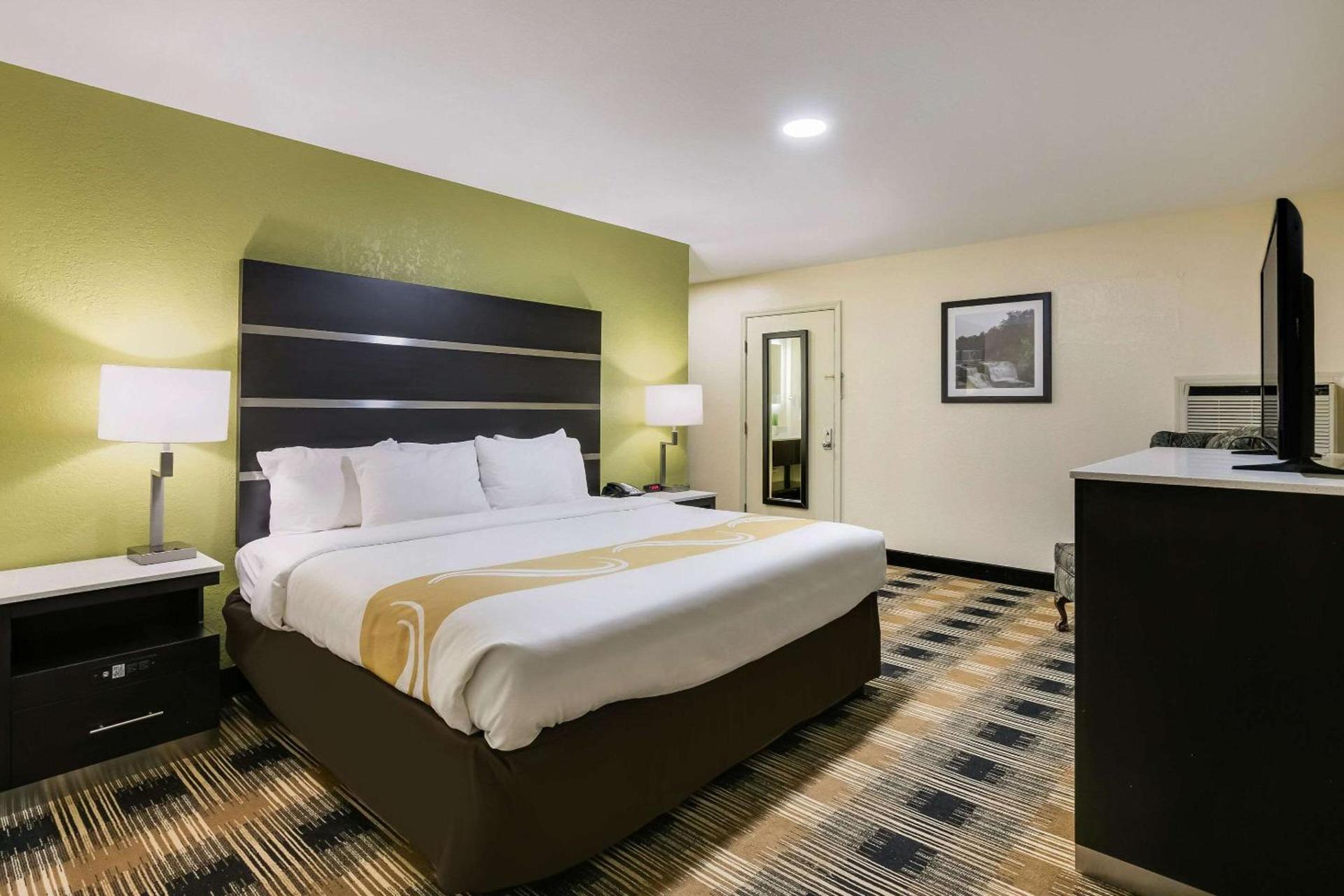 Quality Inn & Suites Mt Chalet photo 19