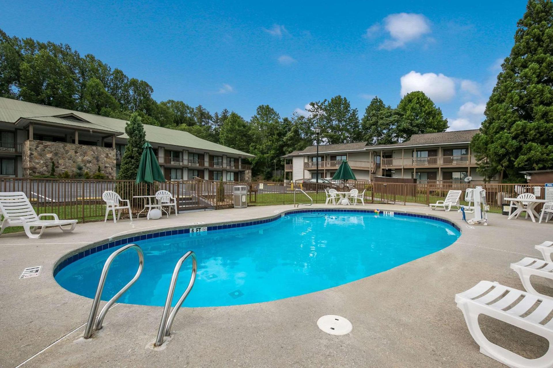 Quality Inn & Suites Mt Chalet photo 23