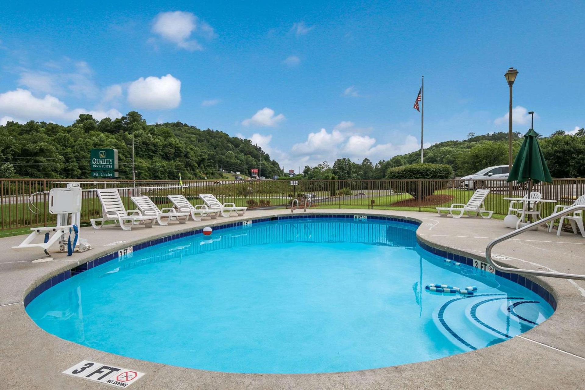 Quality Inn & Suites Mt Chalet photo 24