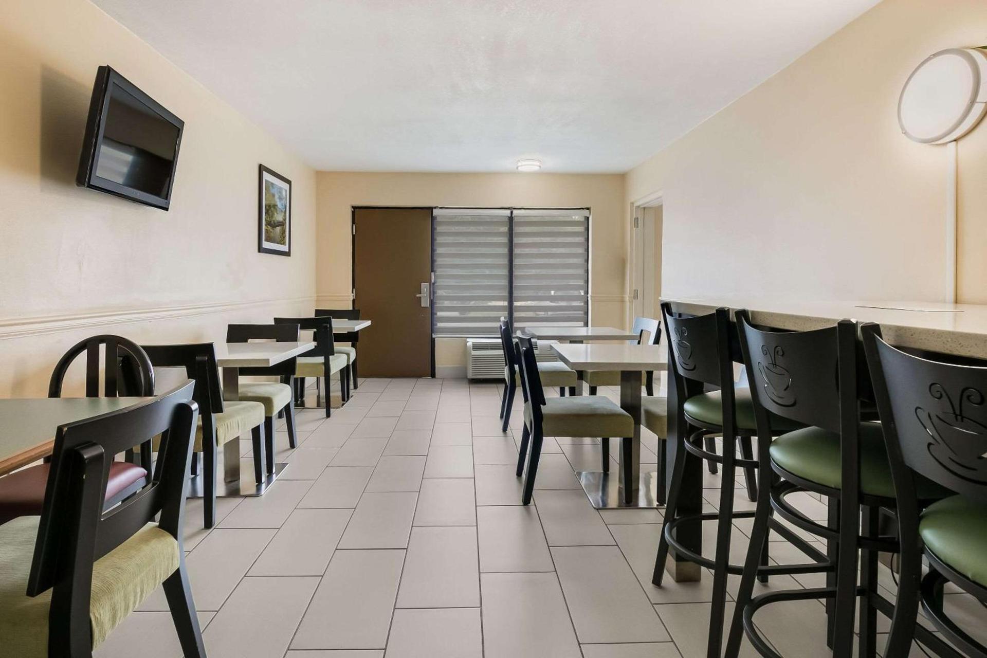Quality Inn & Suites Mt Chalet photo 26