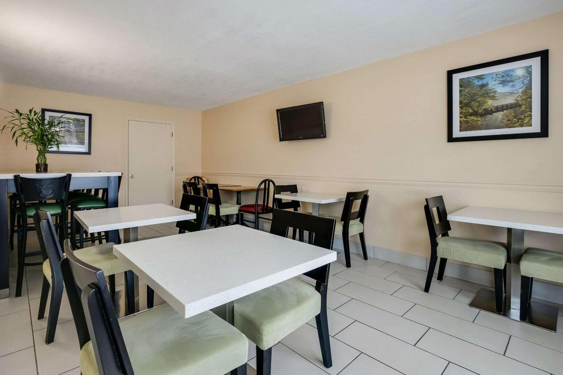 Quality Inn & Suites Mt Chalet photo 25