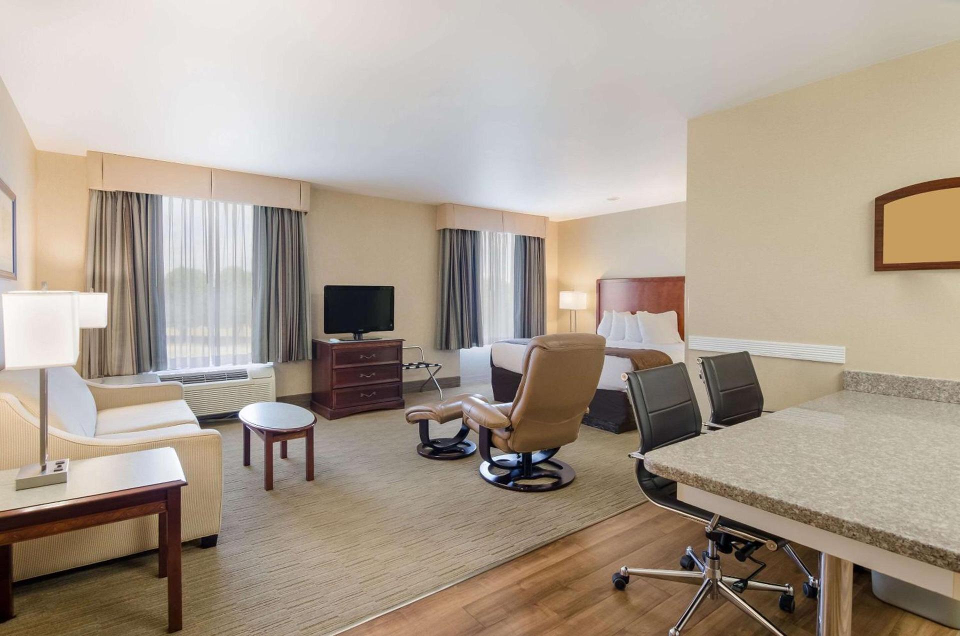 MainStay Suites Roanoke Airport photo 6