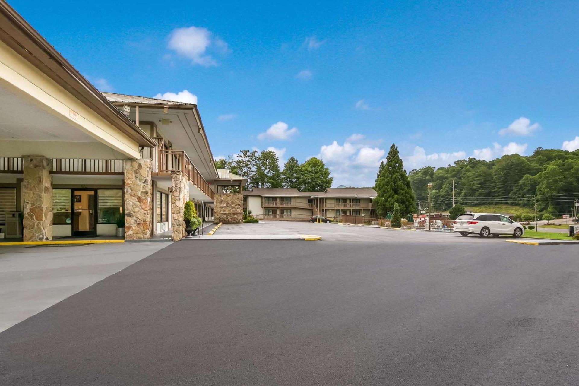 Quality Inn & Suites Mt Chalet photo 29