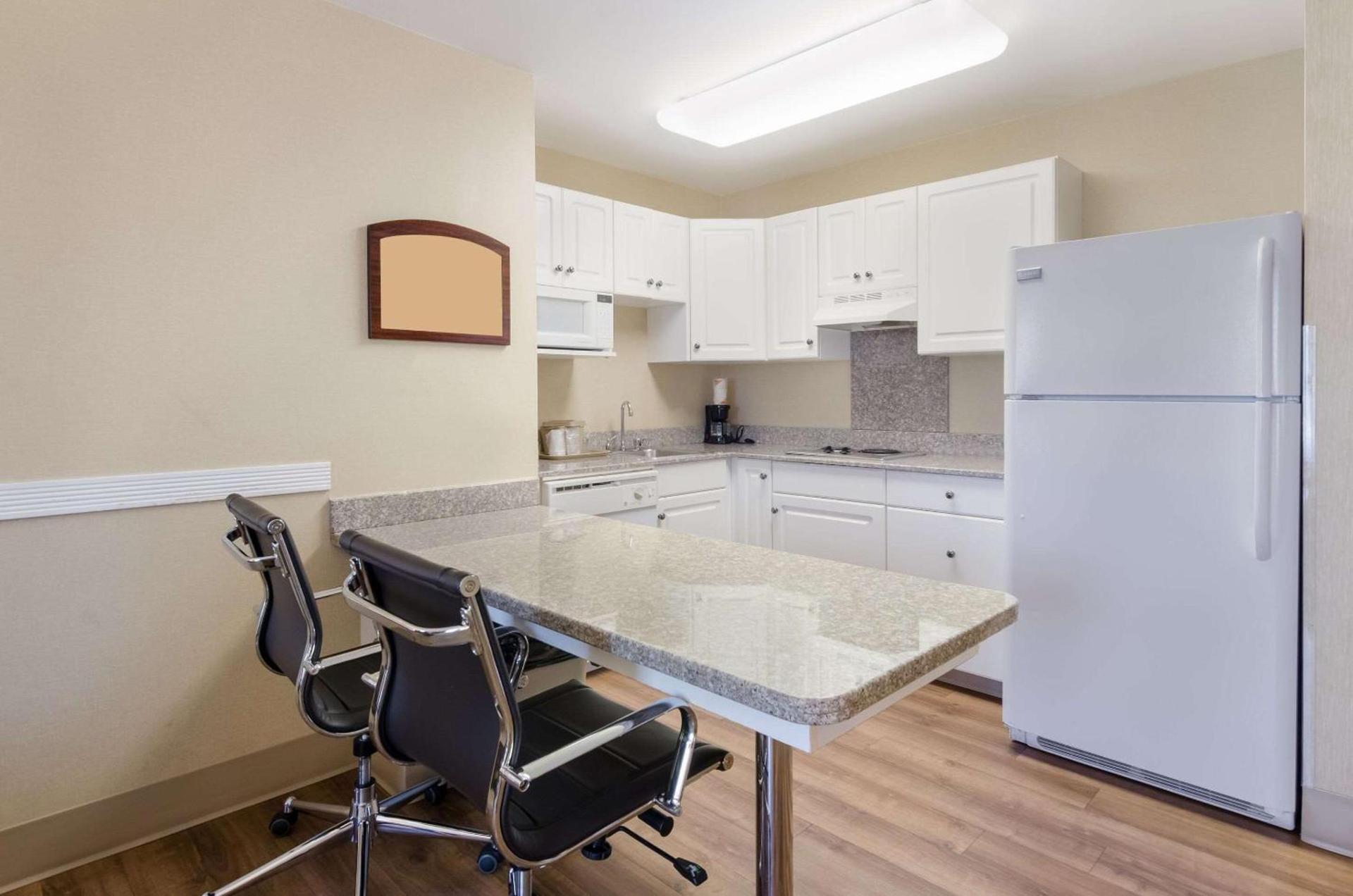 MainStay Suites Roanoke Airport photo 8