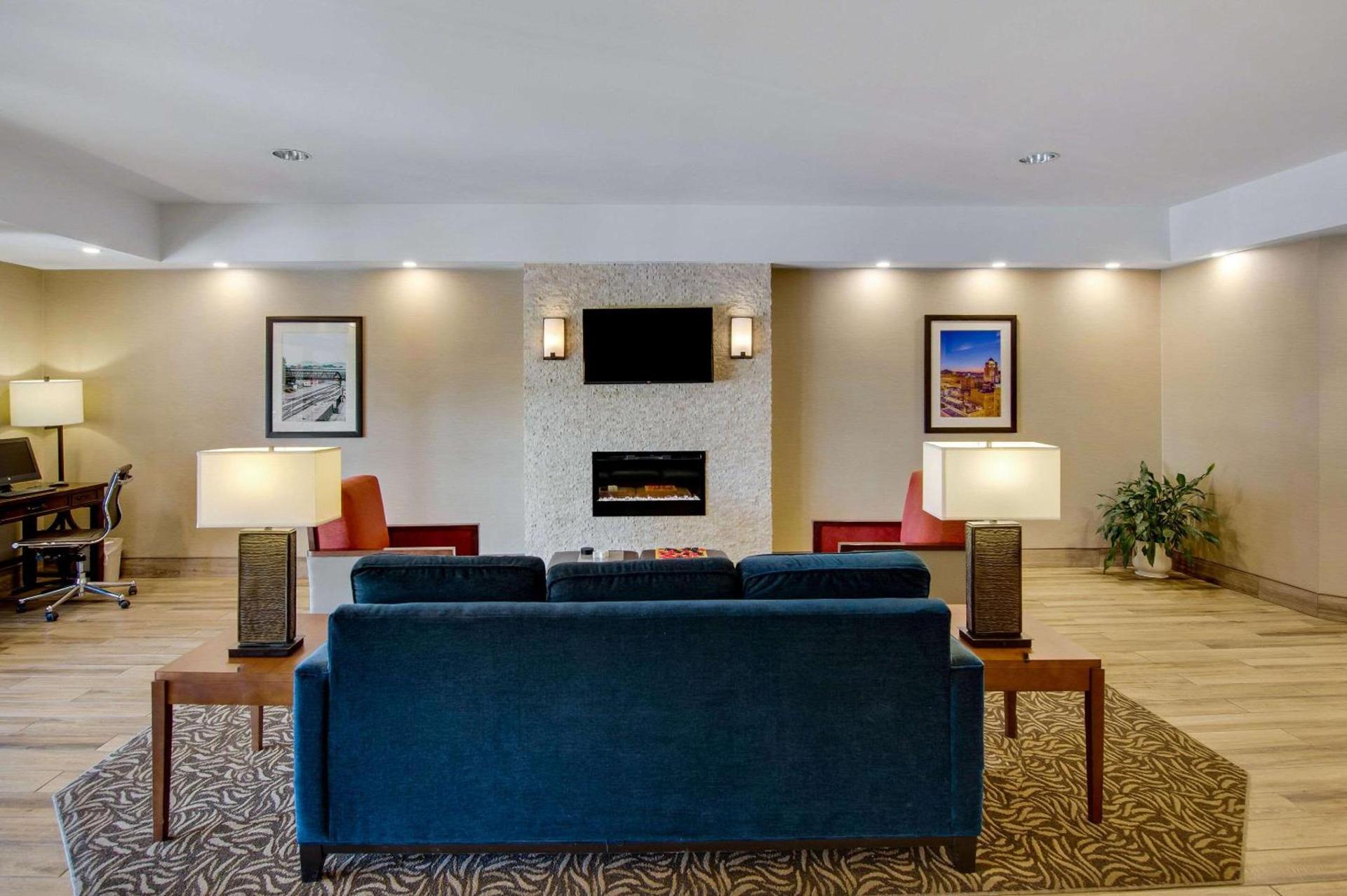 Comfort Inn Airport photo 4