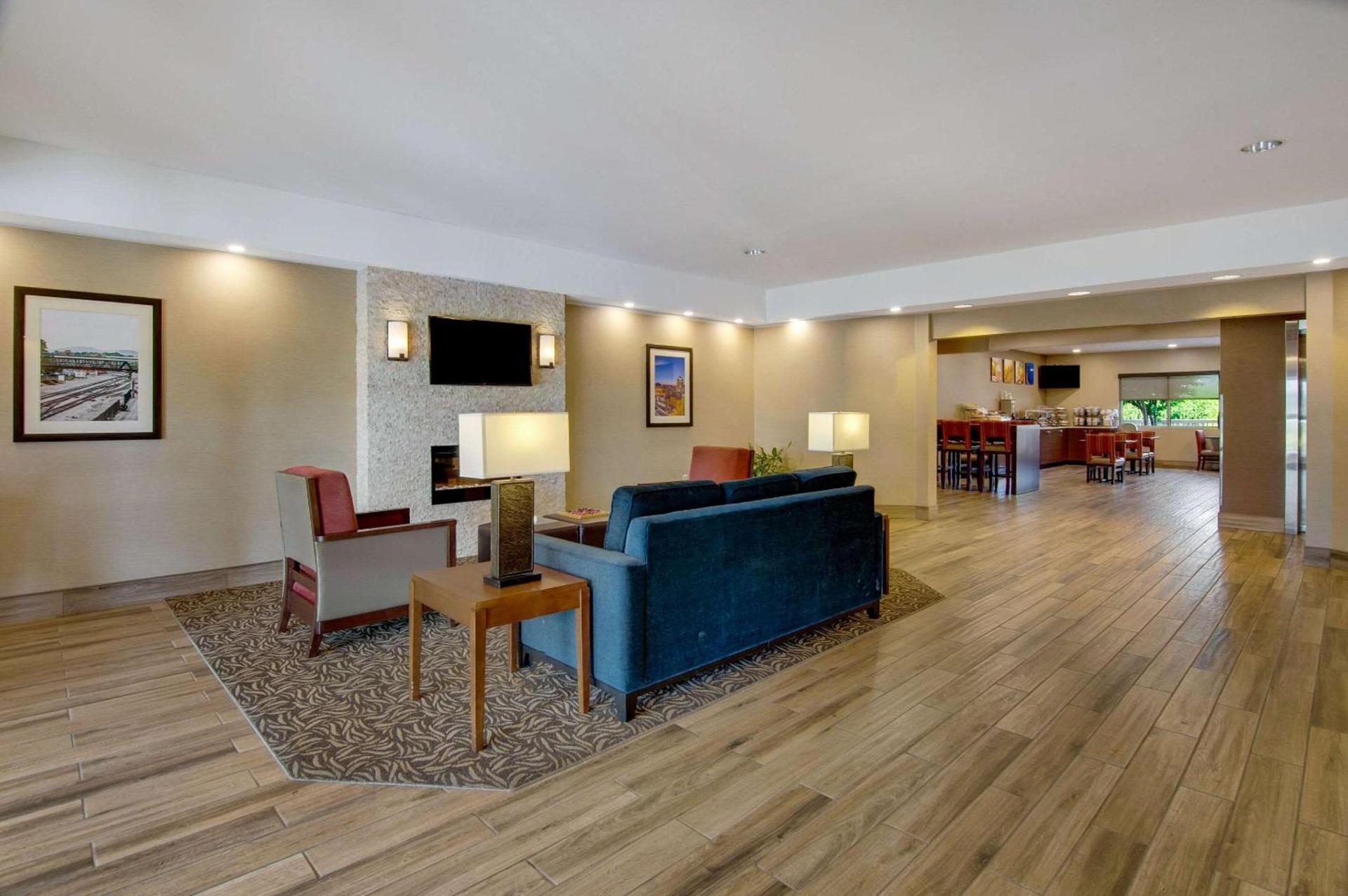 Comfort Inn Airport photo 5