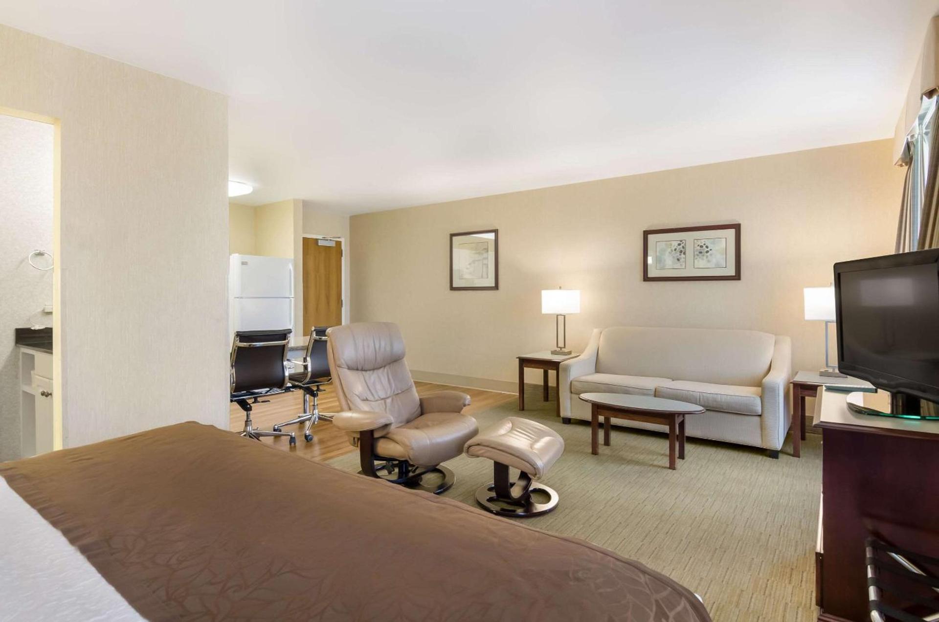 MainStay Suites Roanoke Airport photo 9