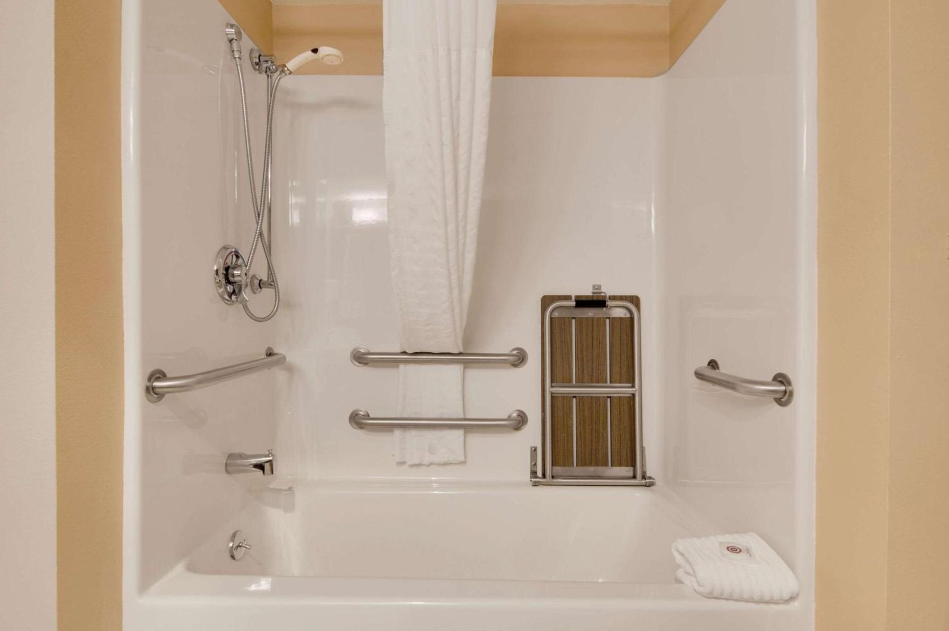 Comfort Inn Airport photo 15