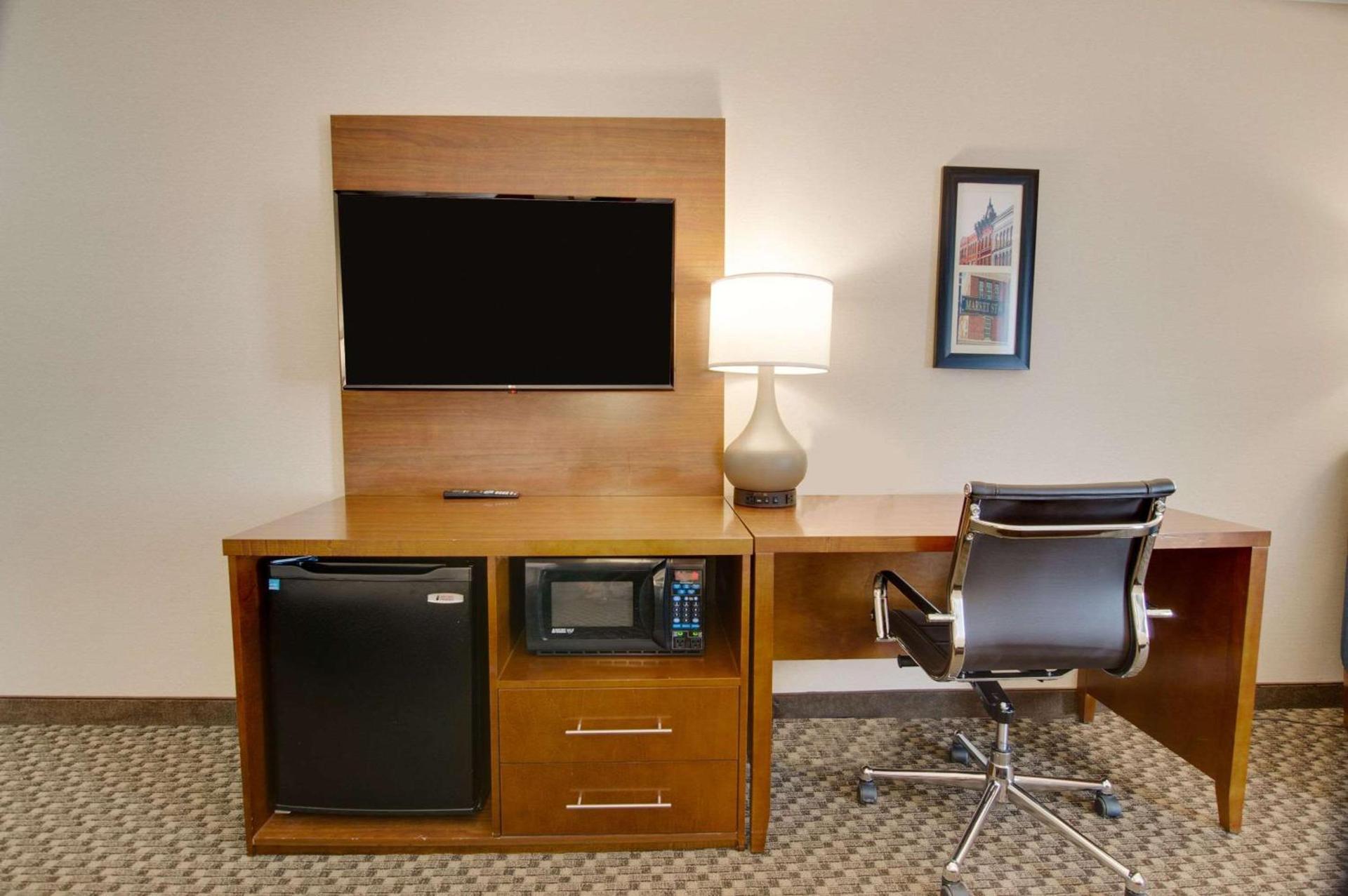 Comfort Inn Airport photo 14